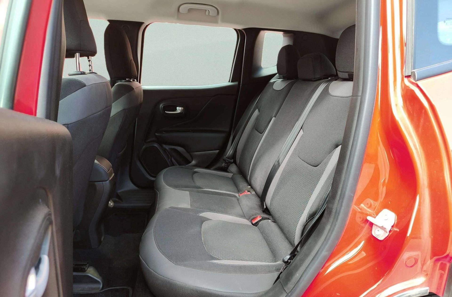 Jeep Renegade eHybrid 1.5 Limited ATX - foto 10