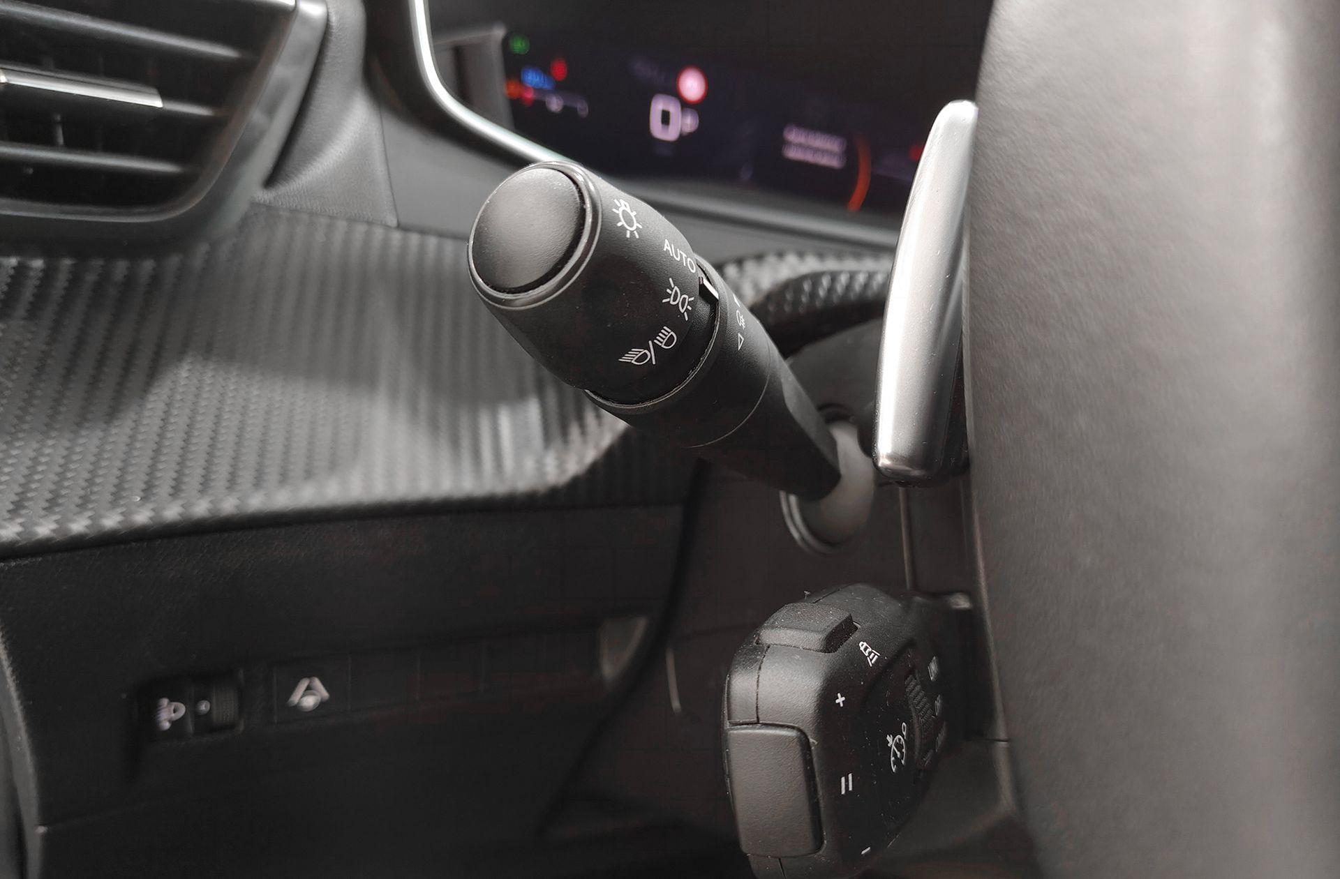 Peugeot 2008 Allure Hybrid eDCS6 - foto 26