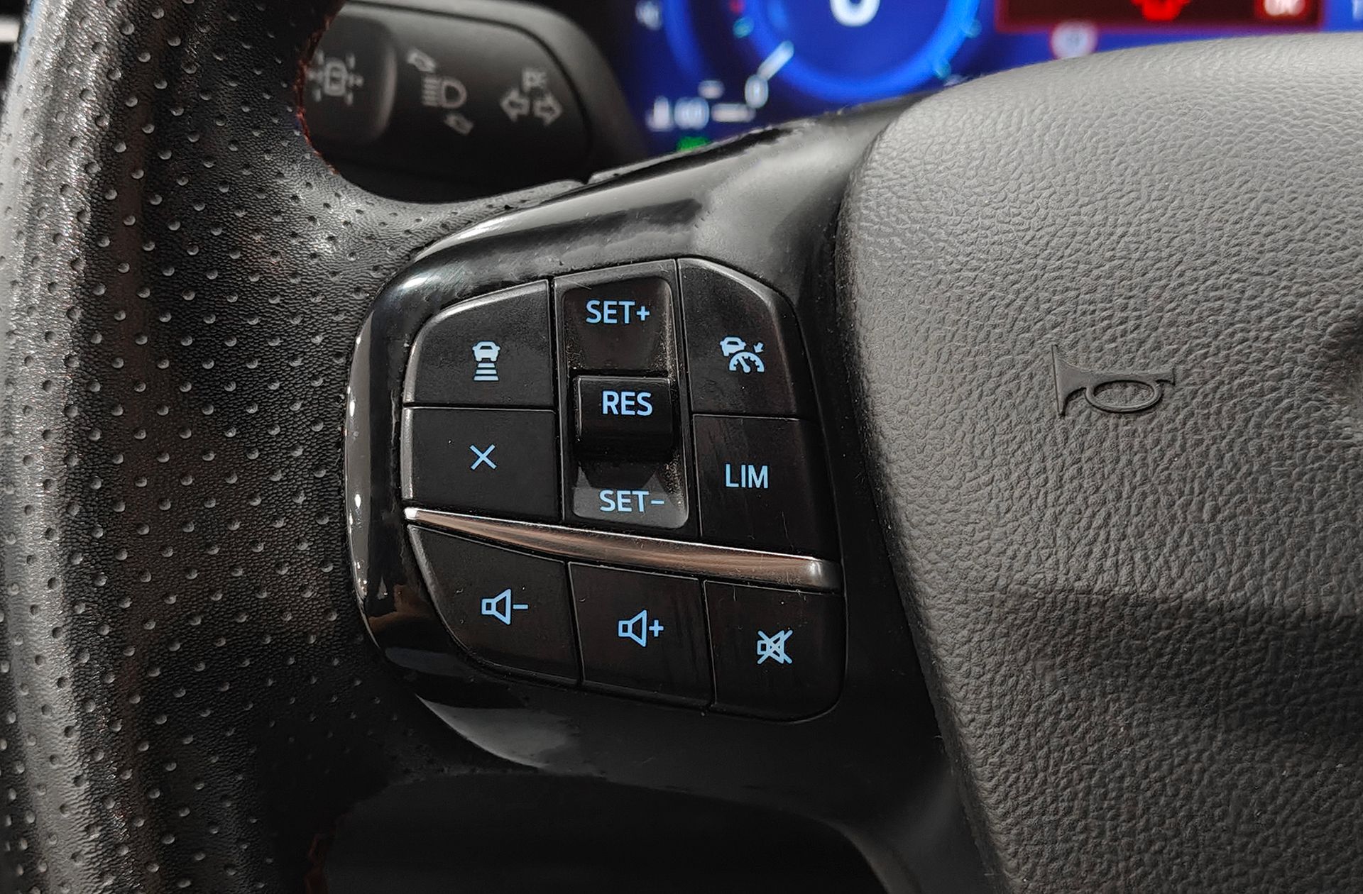 Ford Kuga 1.5T EcoBoost ST-Line X 4x2 - foto 34