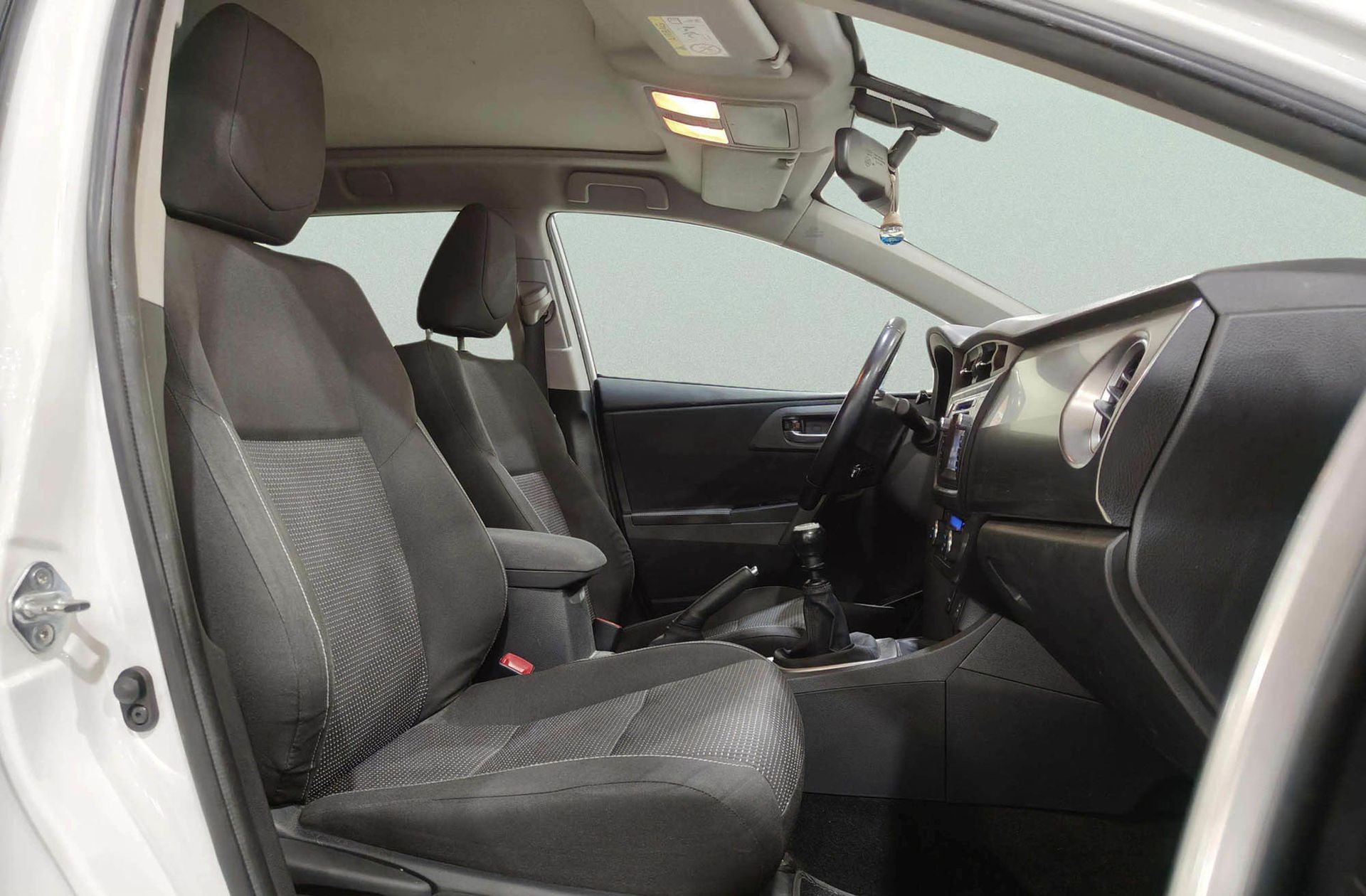 Toyota Auris 130 Touring Sports Active - foto 16
