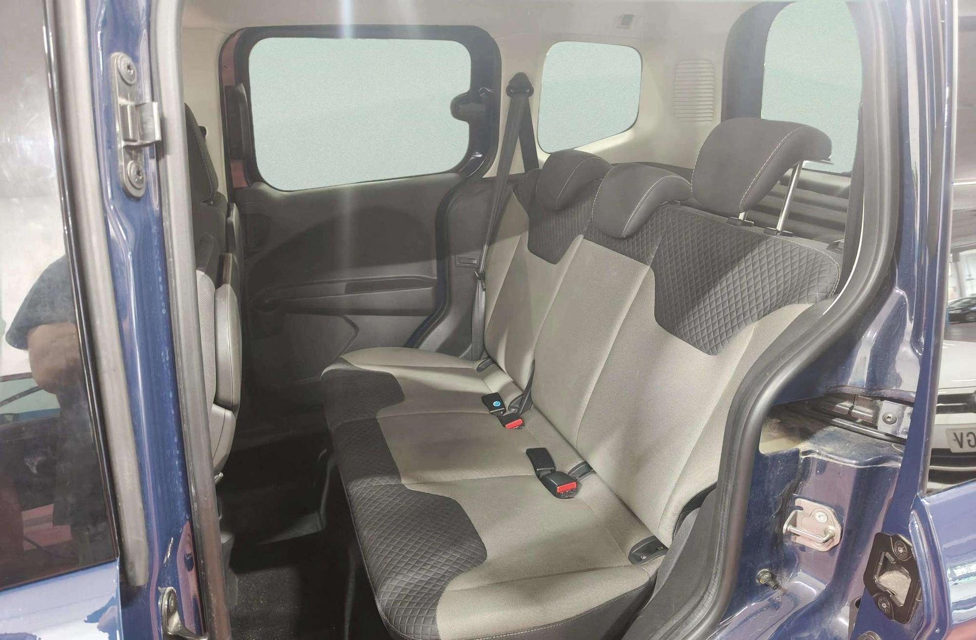 Ford Tourneo Courier 1.0 EcoBoost Trend - foto 9