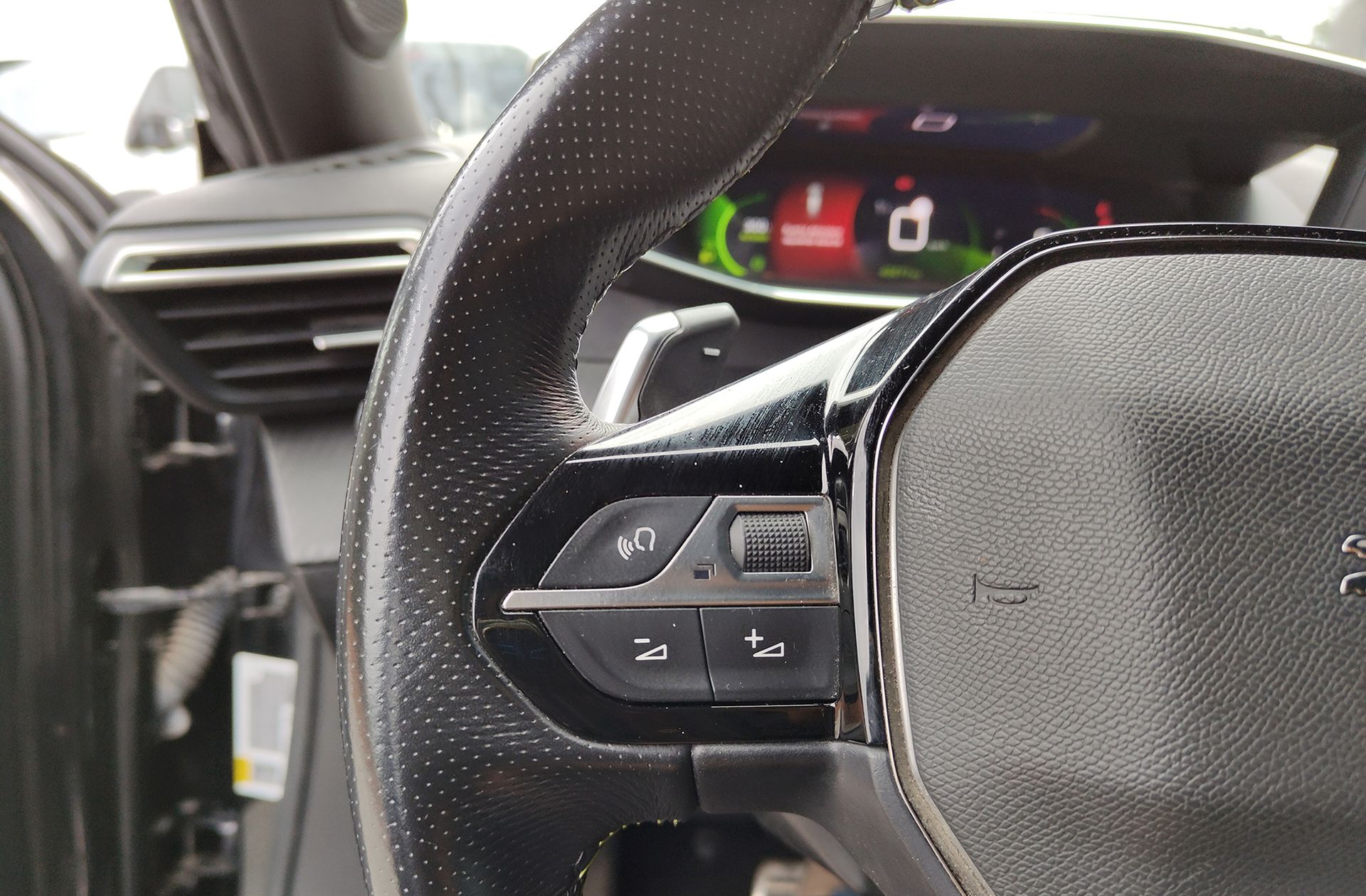 Peugeot 2008 PureTech 130 GT EAT8 - foto 29