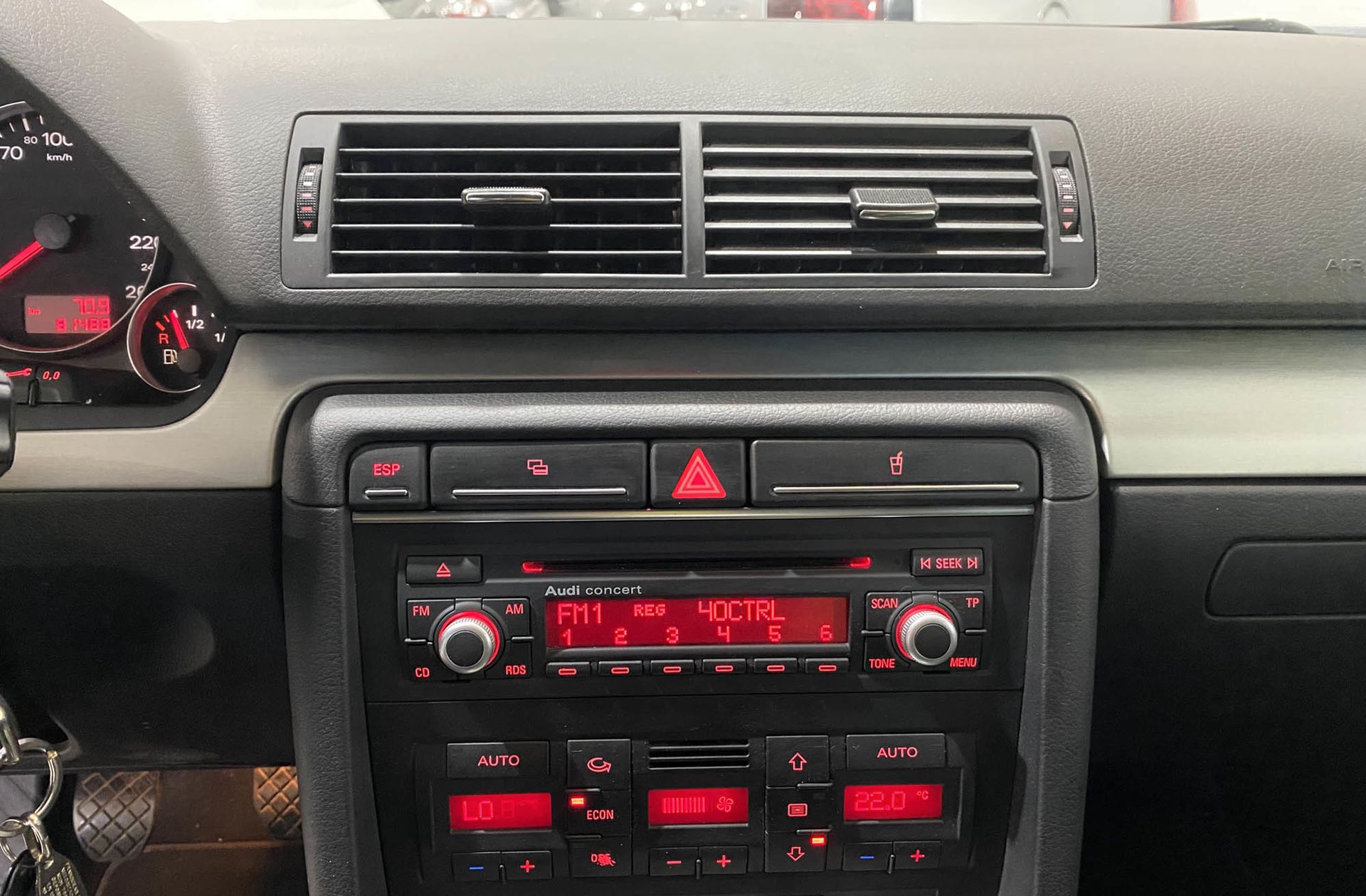 Audi A4 2.0 TDI - foto 22