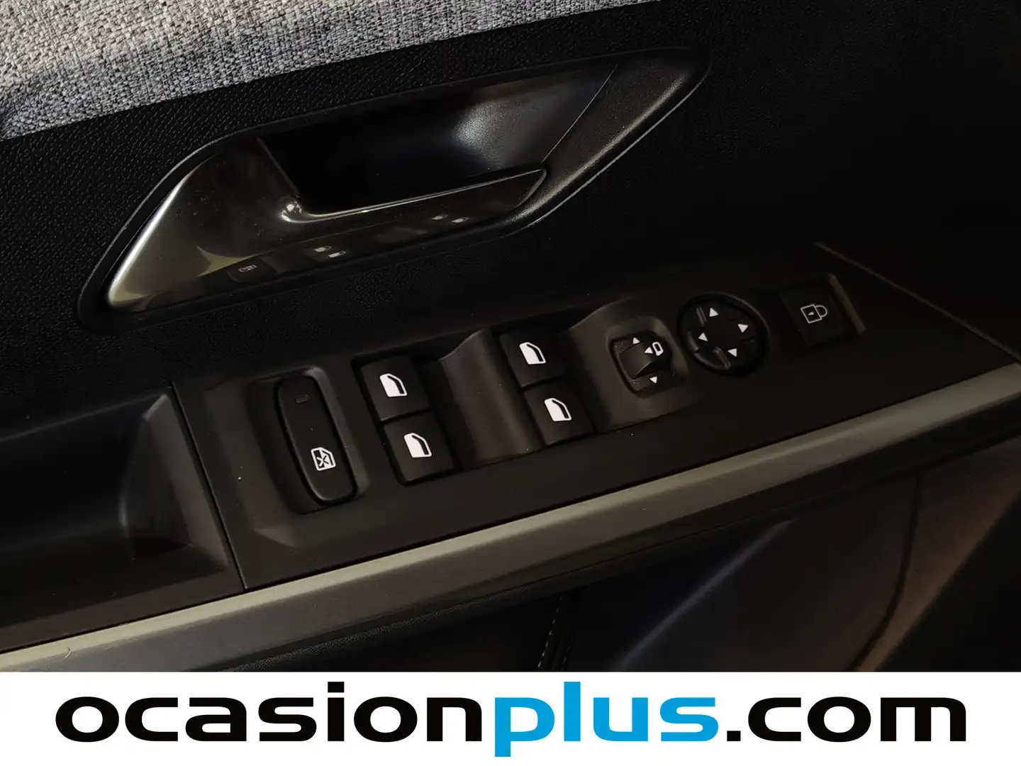 Foto Peugeot 5008 Hybrid Peugeot 5008 Hybrid 1.2 Allure eDCS6 (136 CV)