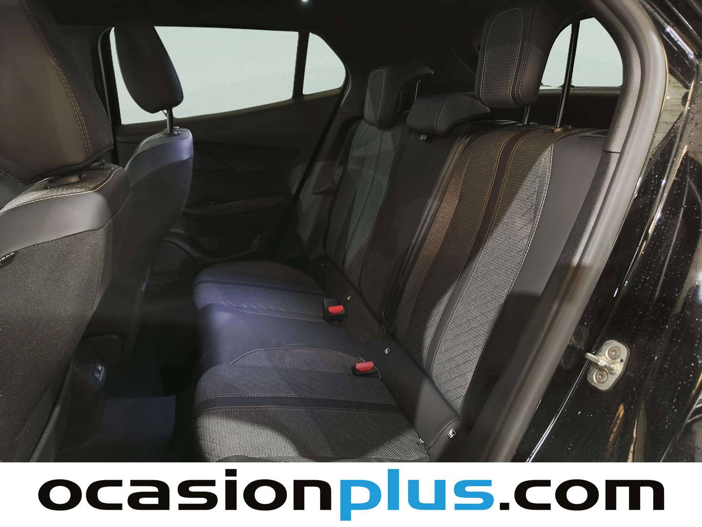 Foto asientos traseros Peugeot 2008 Peugeot 2008 Allure Hybrid eDCS6 (145 CV)