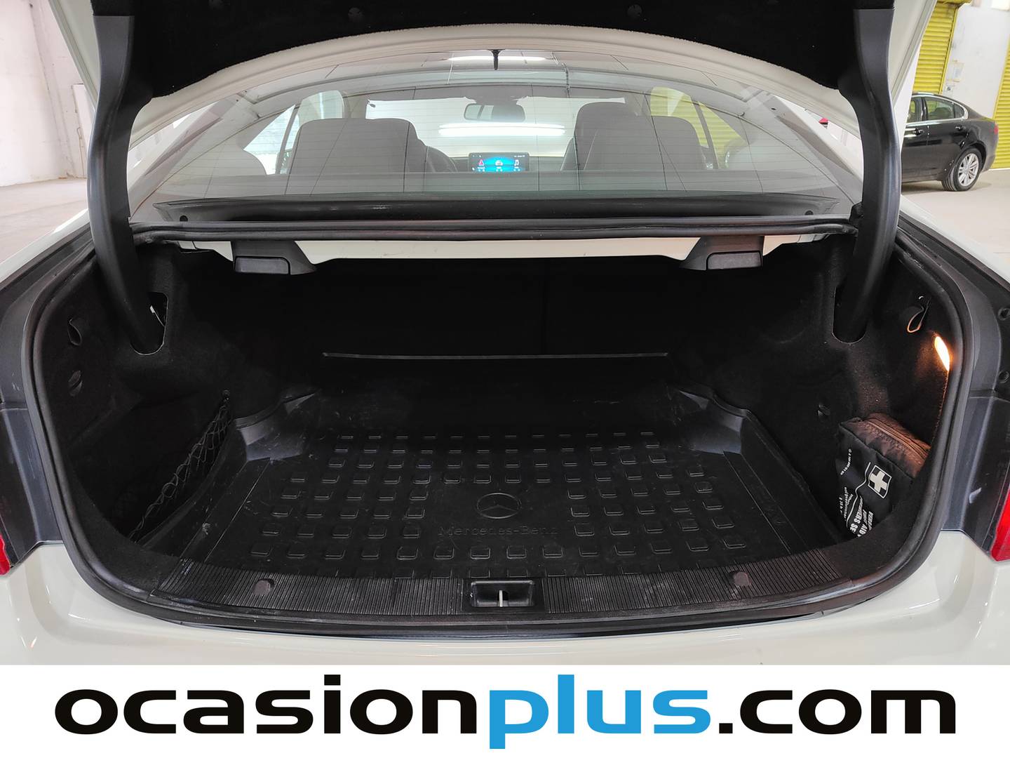 Foto Mercedes Clase E Mercedes-Benz Clase E E 220 CDI Coupe Blue Efficiency Avantgarde (170 CV) Paquete AMG