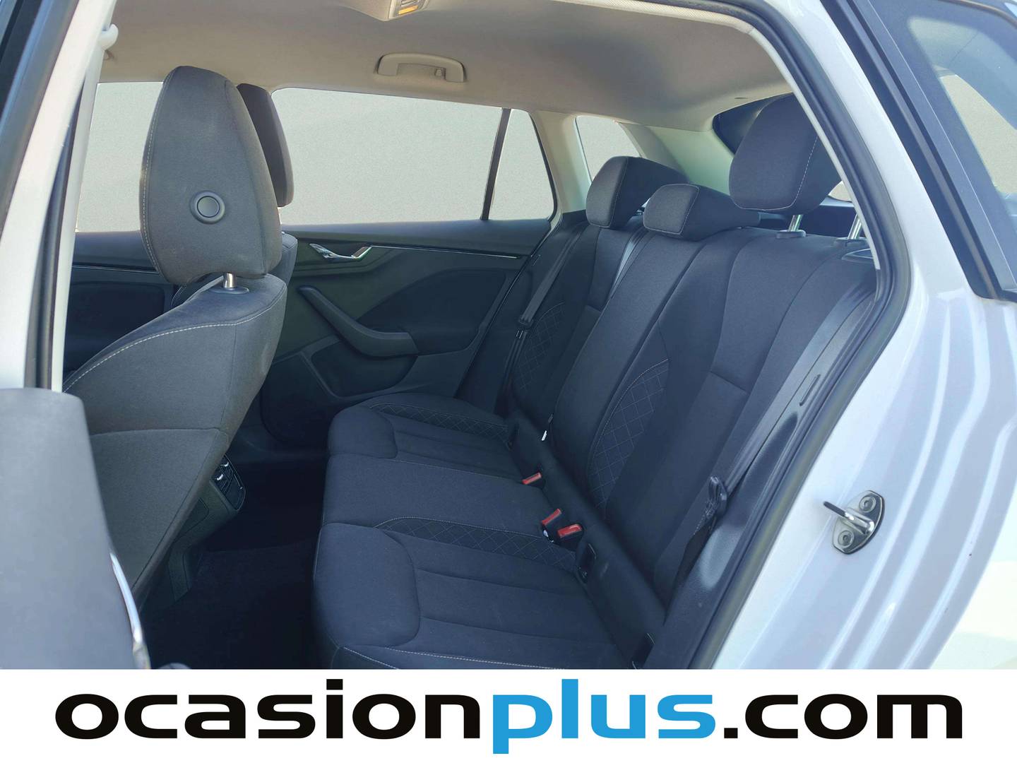 Foto asientos traseros Skoda Kamiq Skoda Kamiq 1.0 TSI Ambition DSG (110 CV)