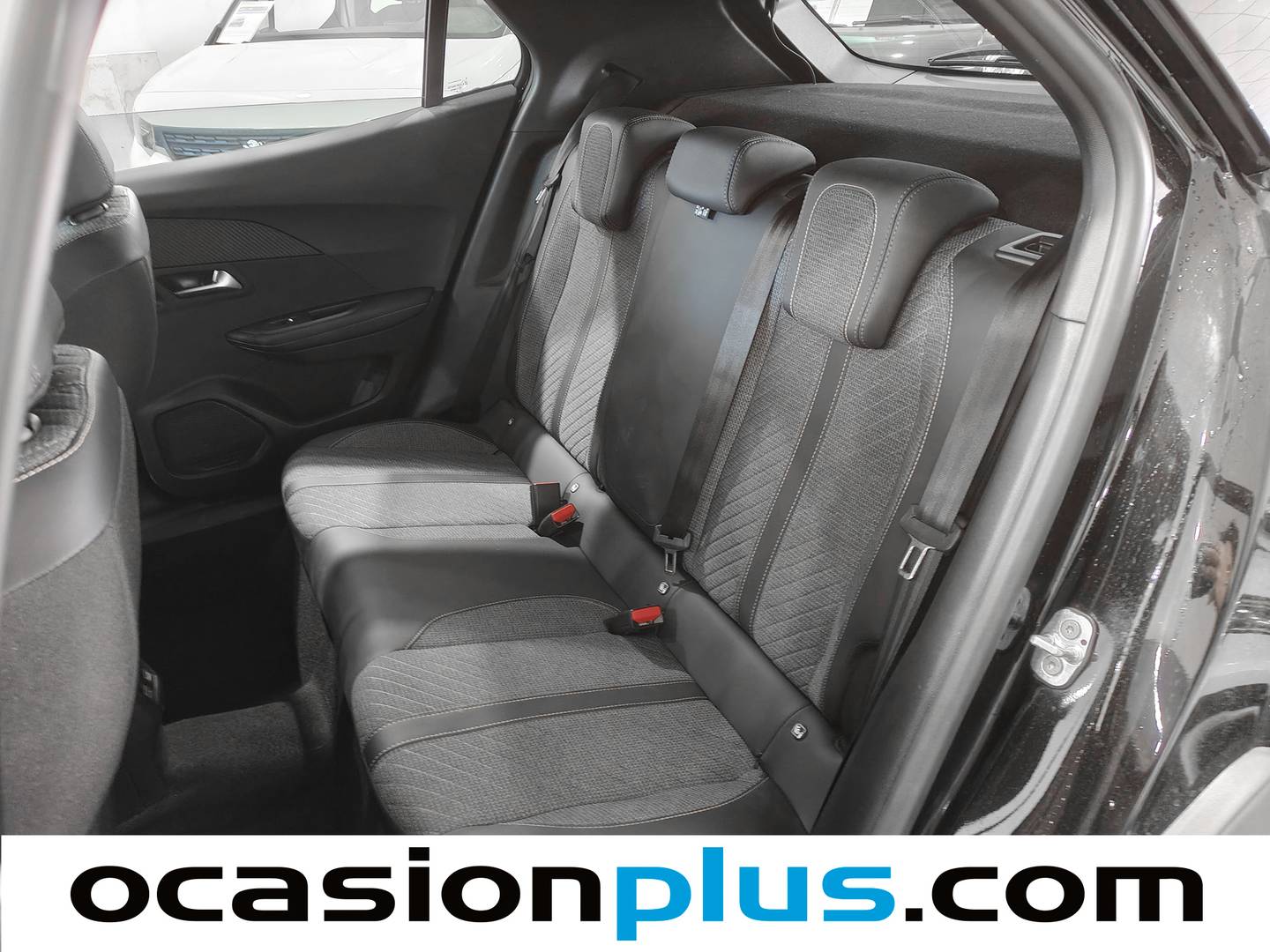 Foto Peugeot 2008 Peugeot 2008 Allure Hybrid eDCS6 (136 CV)