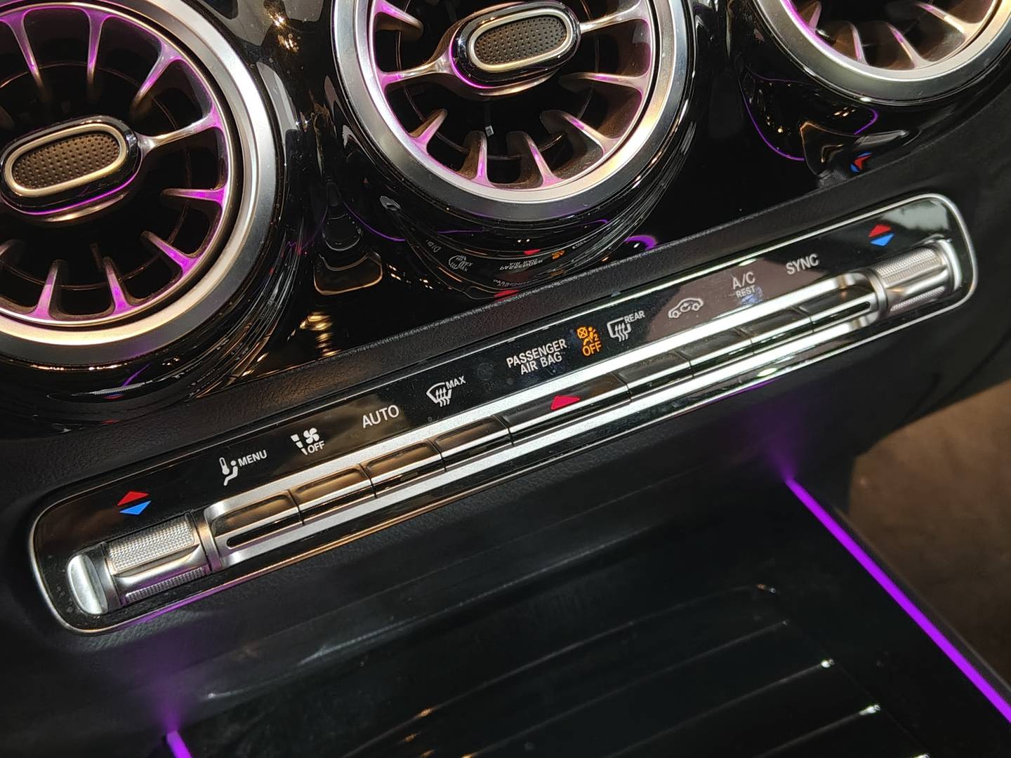 Foto Mercedes GLA Mercedes-Benz GLA 200 D (150 CV) Pack AMG