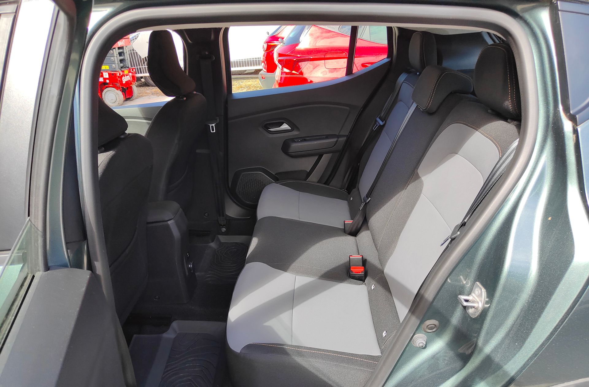 Dacia Sandero Stepway Extreme TCe CVT - foto 12