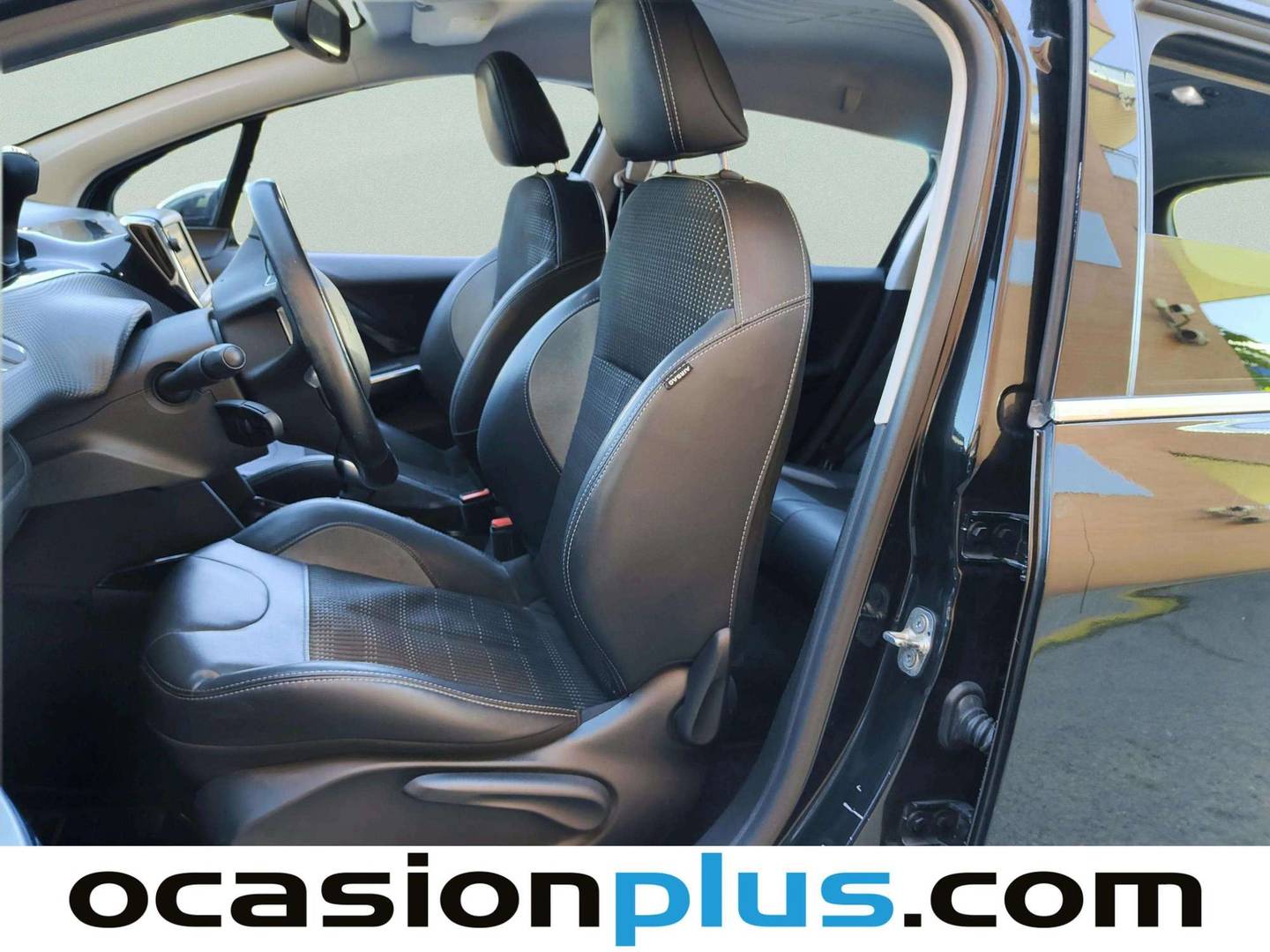 Foto asientos delanteros Peugeot 2008 Peugeot 2008 BlueHDi 100 S&S Allure (100 CV)