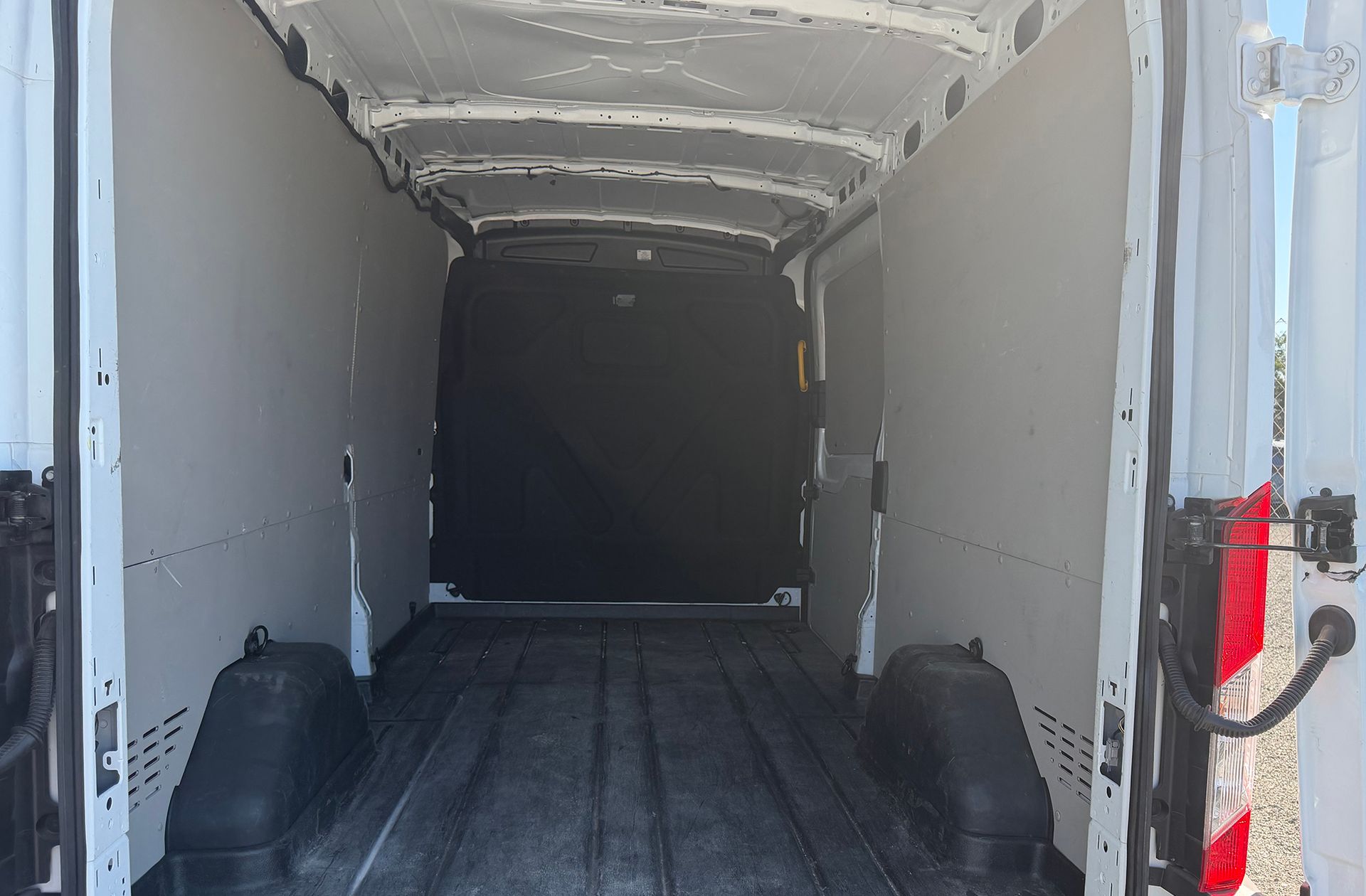 Ford Transit Furgon 350 L3H2 Trend - foto 11