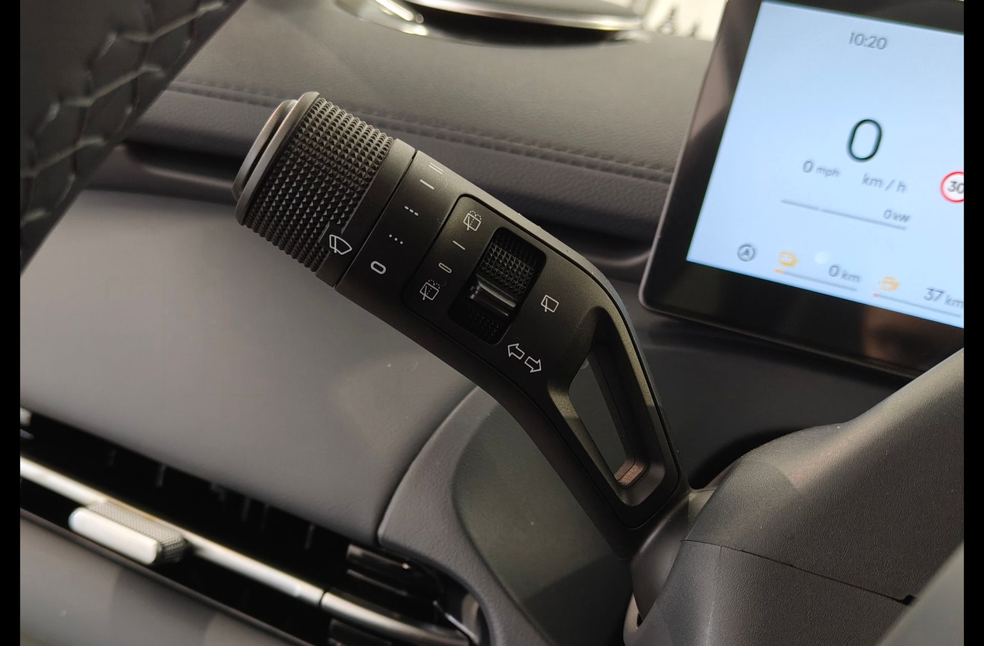 Geely Starray EM-i 1.5 PHEV Pro - foto 24