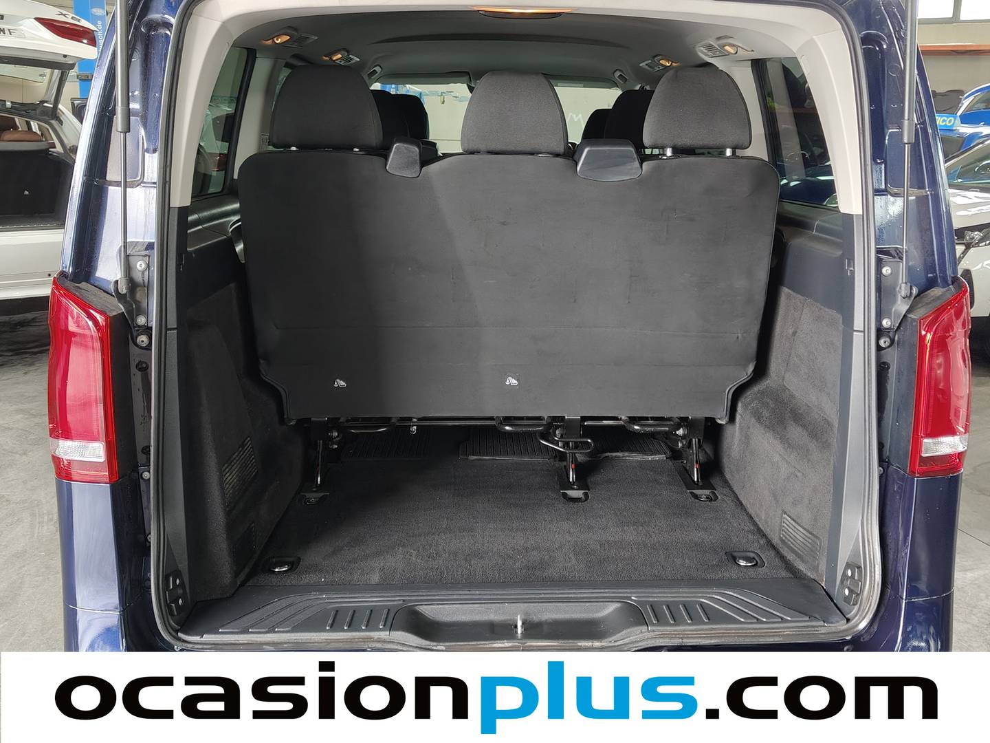 Fotos maletero Mercedes Vito Mercedes Vito 116 CDI Tourer Pro Larga (163 CV) 9 Plazas