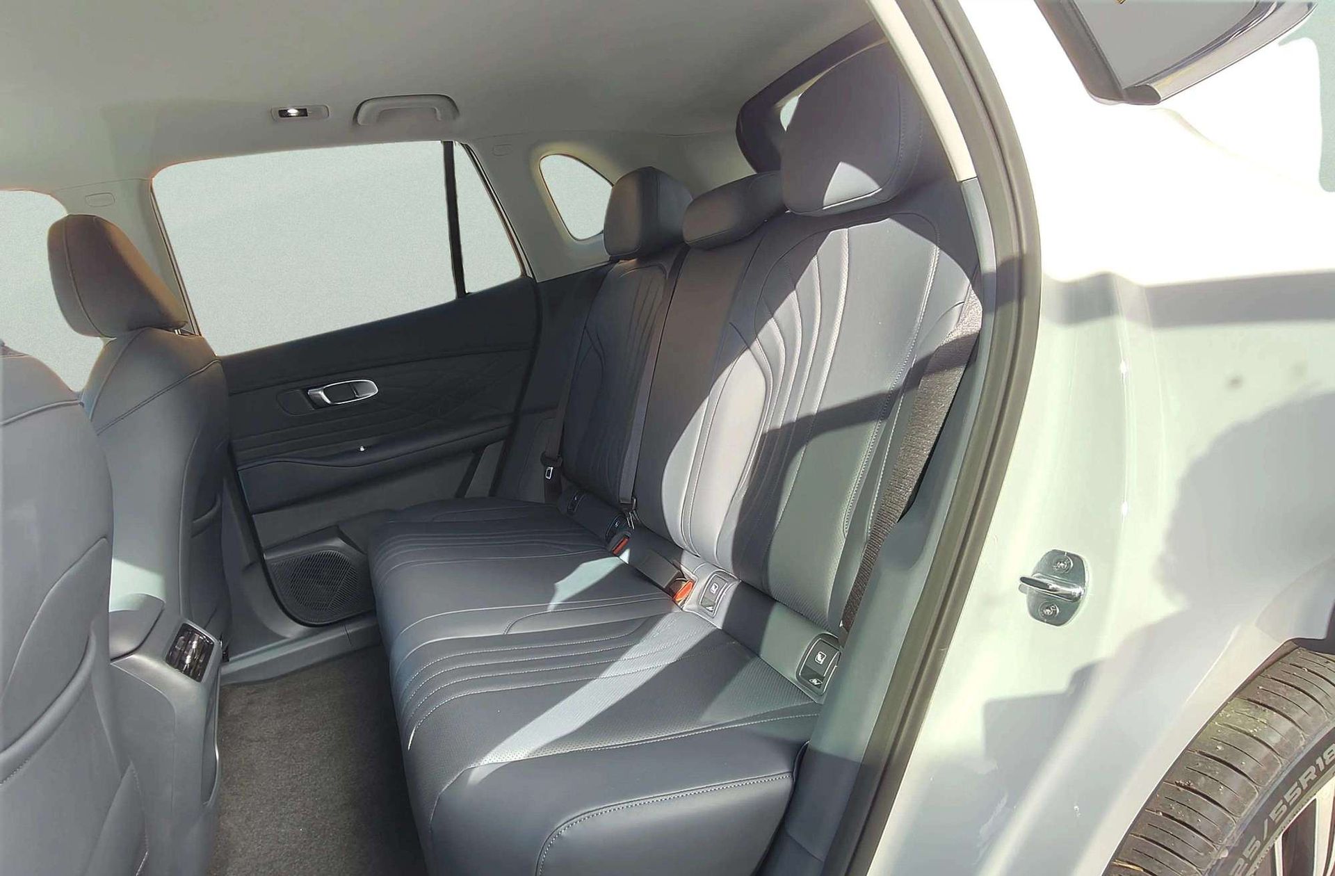 Geely Starray EM-i 1.5 PHEV Pro - foto 13