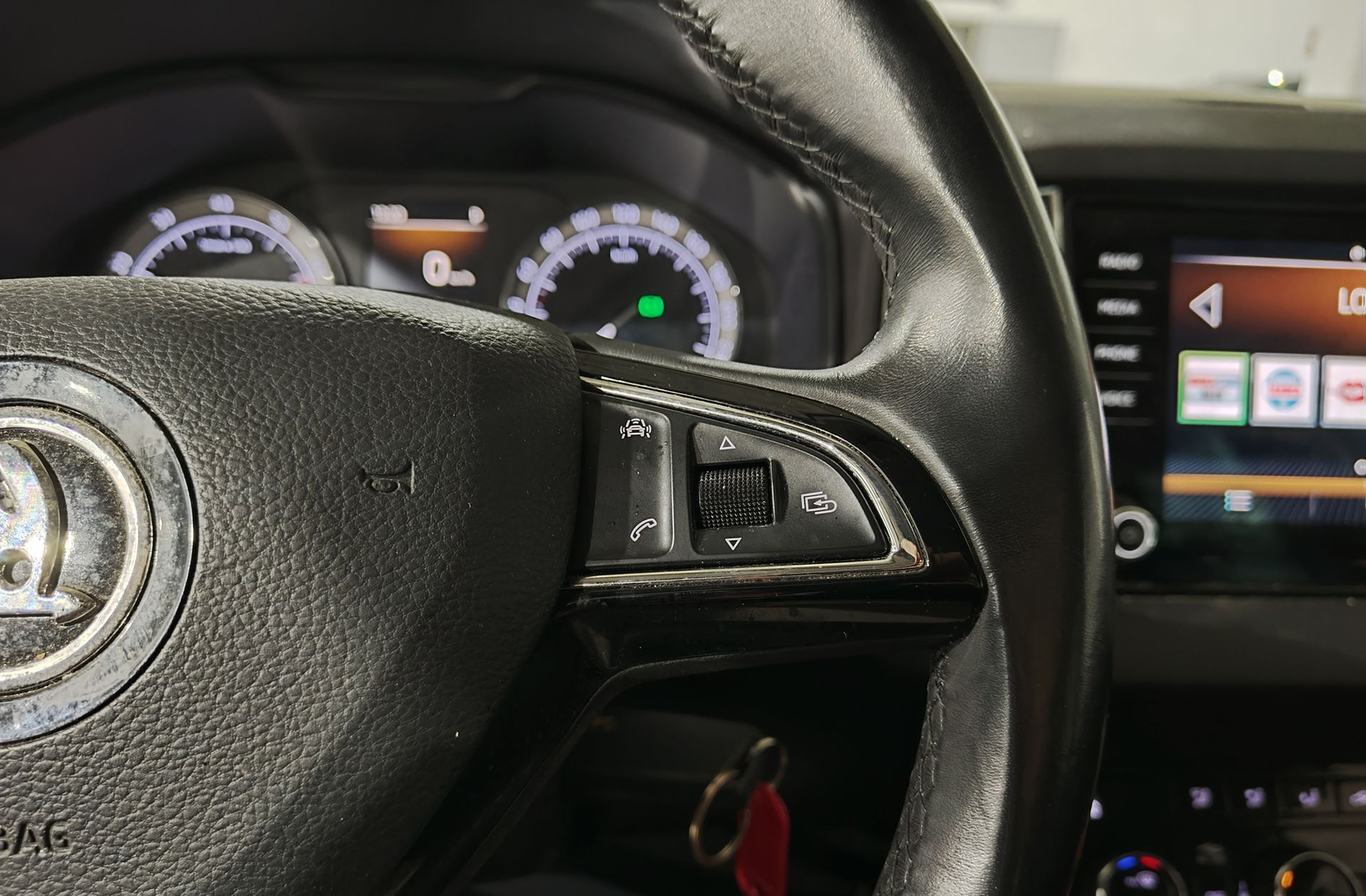 Škoda Karoq 1.0 TSI Ambition DSG - foto 27