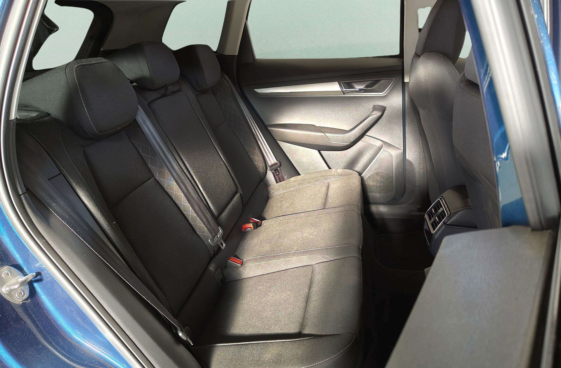 Škoda Karoq 2.0 TDI Ambition 4x4 DSG - foto 20
