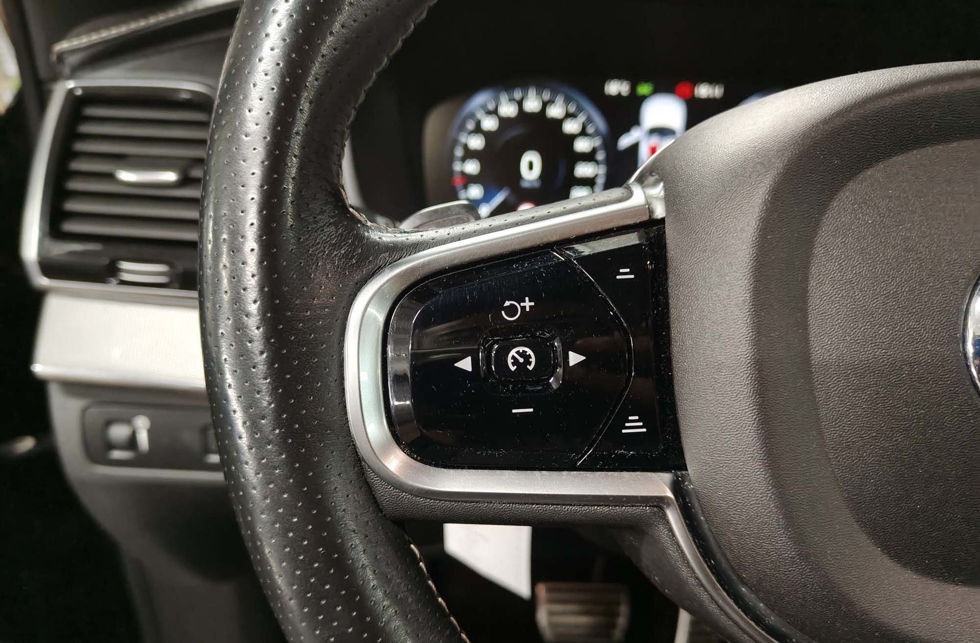 Volvo XC90 D5 R-Design AWD 7 plazas - foto 32