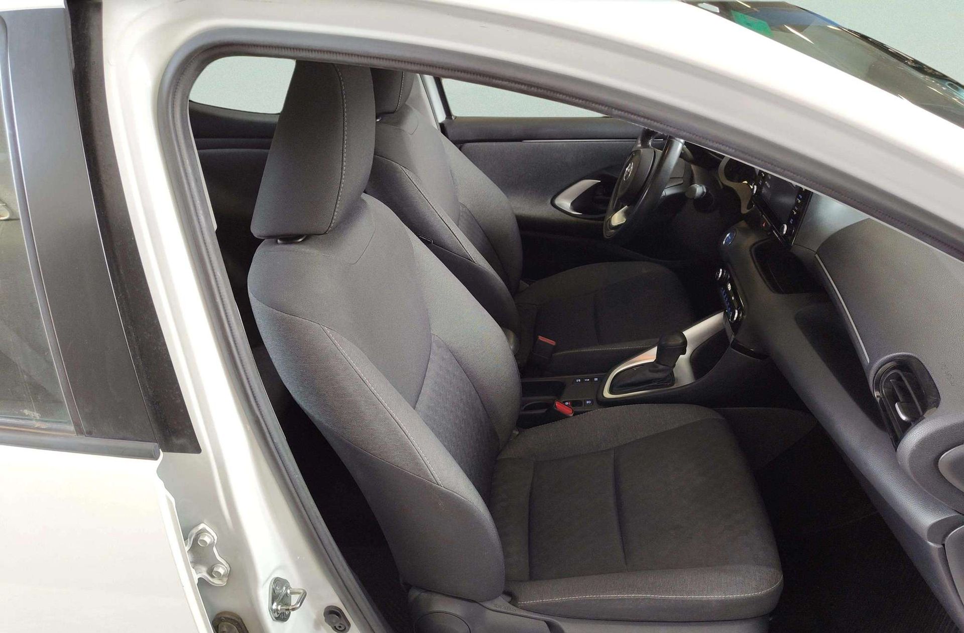 Toyota Yaris 120H Business Plus - foto 15