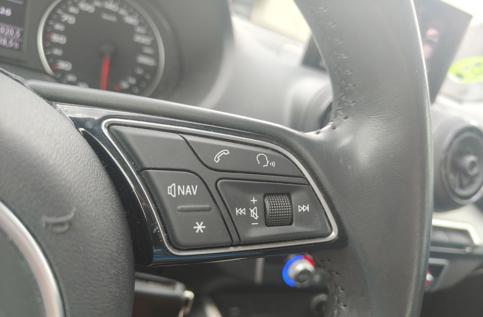 Audi Q2 sport 30 TDI - foto 25