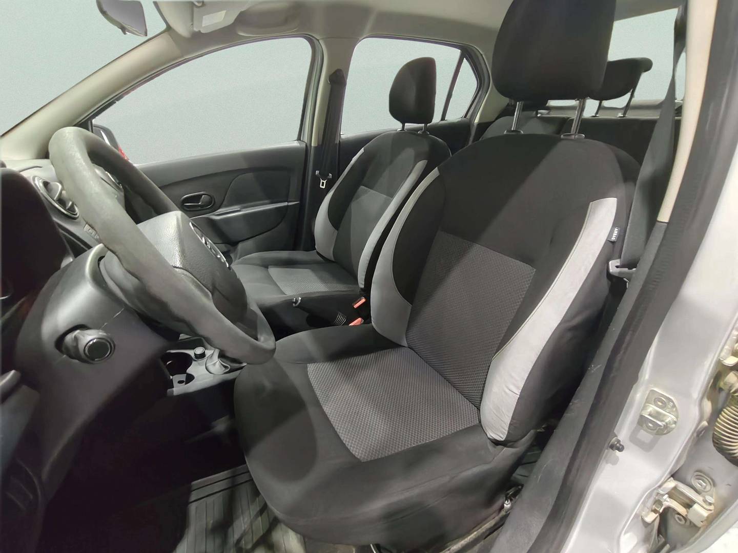 Foto asientos delanteros Dacia Logan Dacia Logan 1.2 Ambiance (75 CV)
