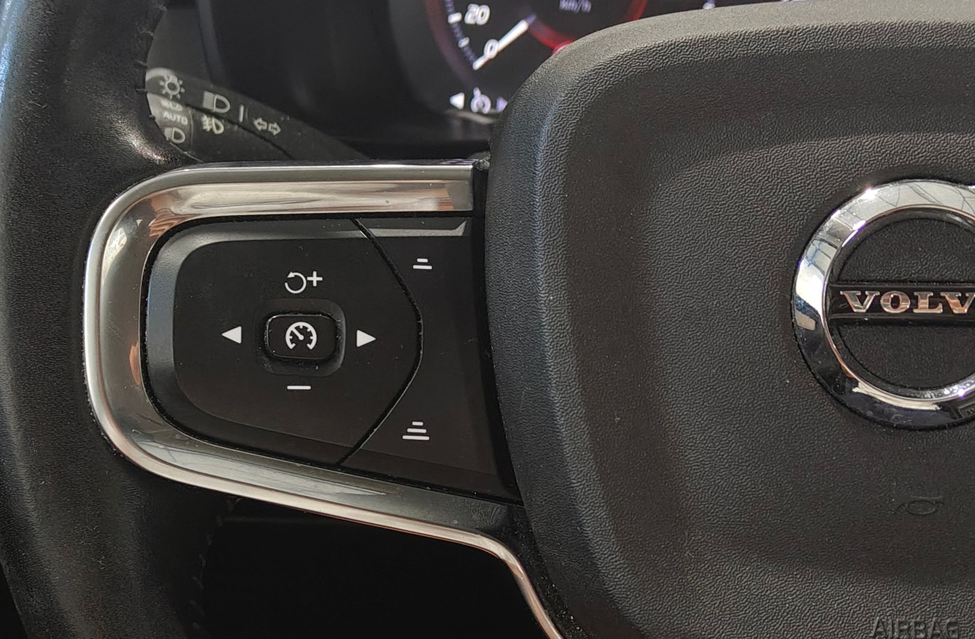 Volvo XC40 T2 Momentum Pro - foto 26