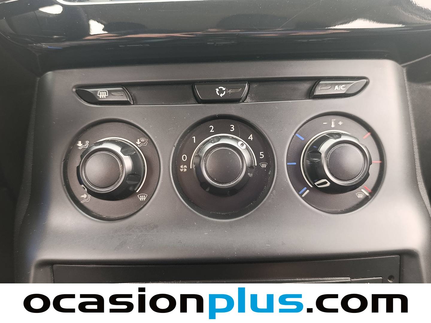 Equipamiento del Citroën C3 Citroën C3 HDi 70 Tonic (68 CV)