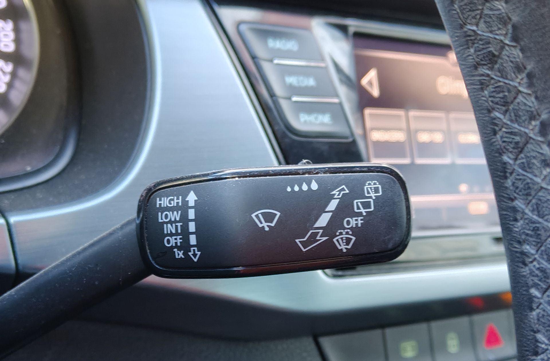 Škoda Fabia 1.0 TSI Like DSG - foto 25