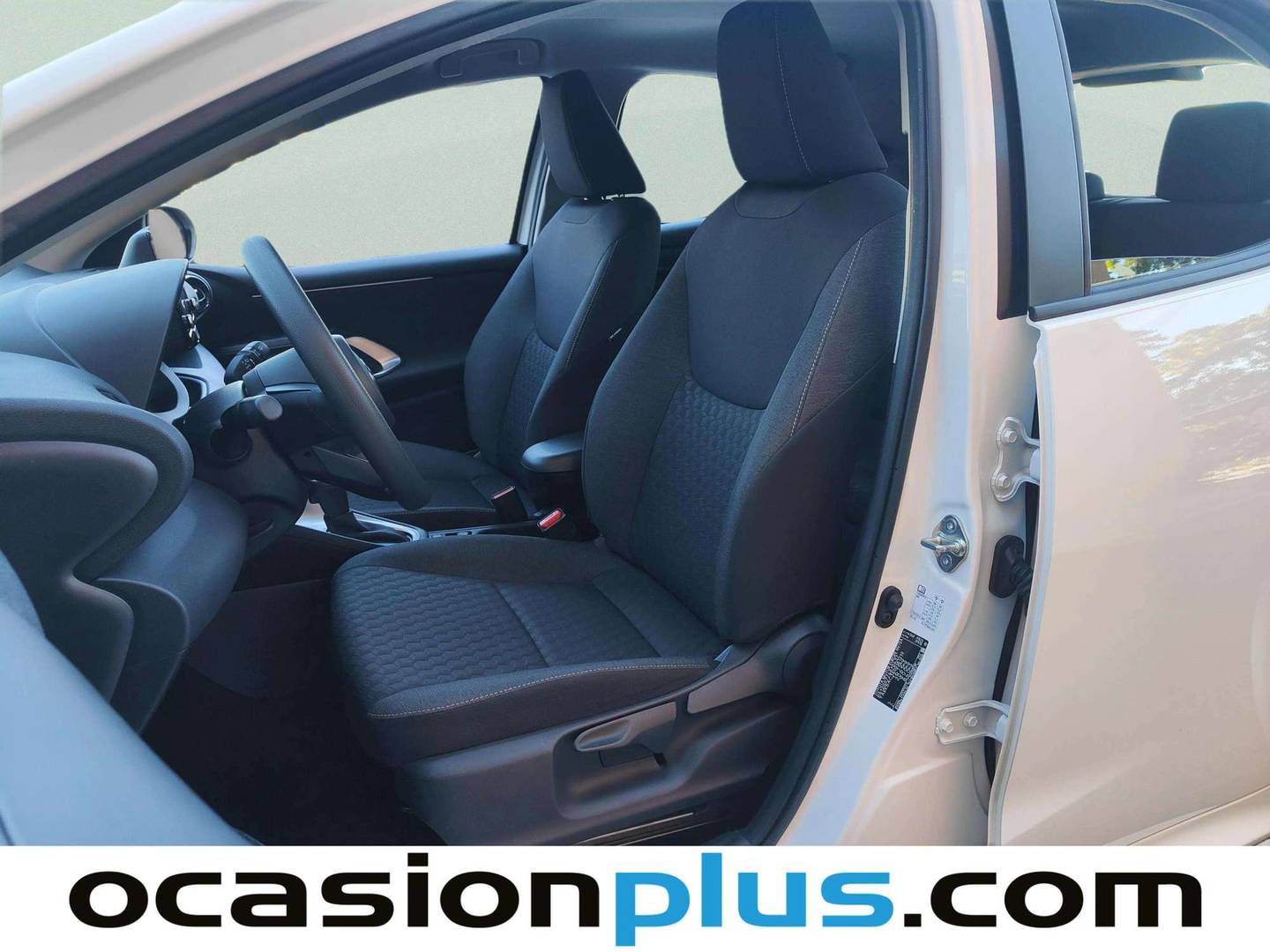 Foto asientos delanteros Toyota Yaris Toyota Yaris 120H Business Plus (116 CV)