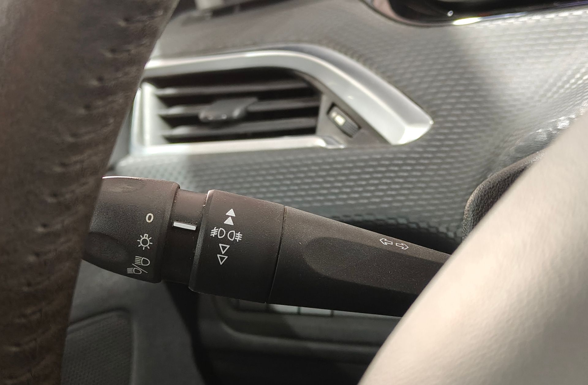 Peugeot 208 BlueHDi 100 Style - foto 22