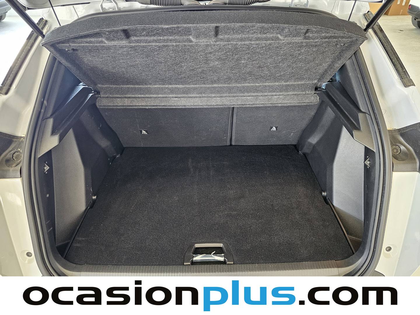 Foto Peugeot 2008 Peugeot 2008 Allure Hybrid eDCS6 (145 CV)