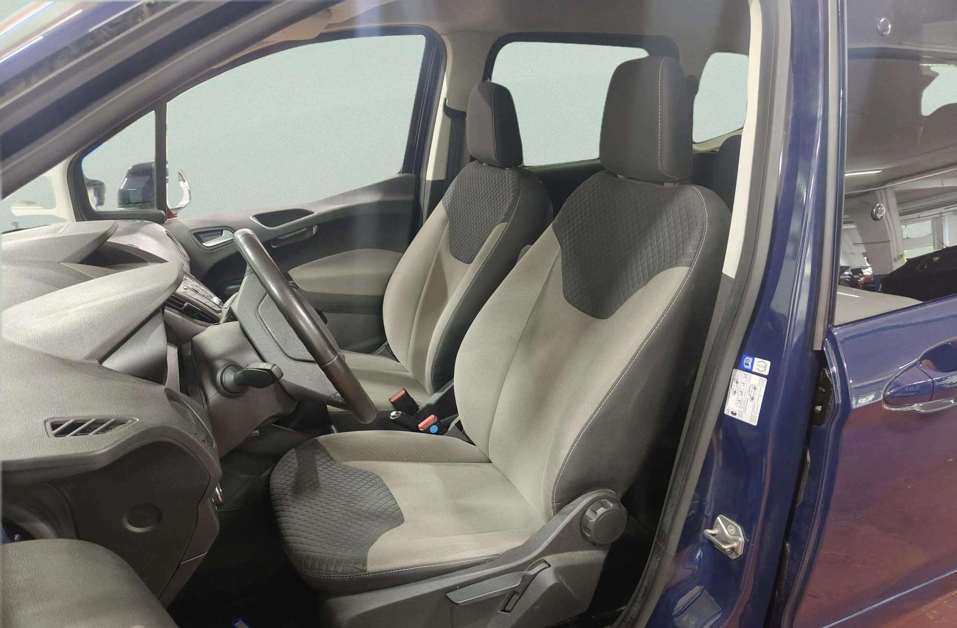 Ford Tourneo Courier 1.0 EcoBoost Trend - foto 8
