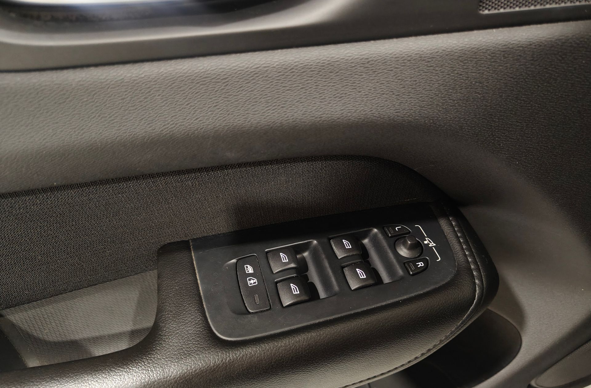 Volvo XC60 D4 Momentum - foto 40