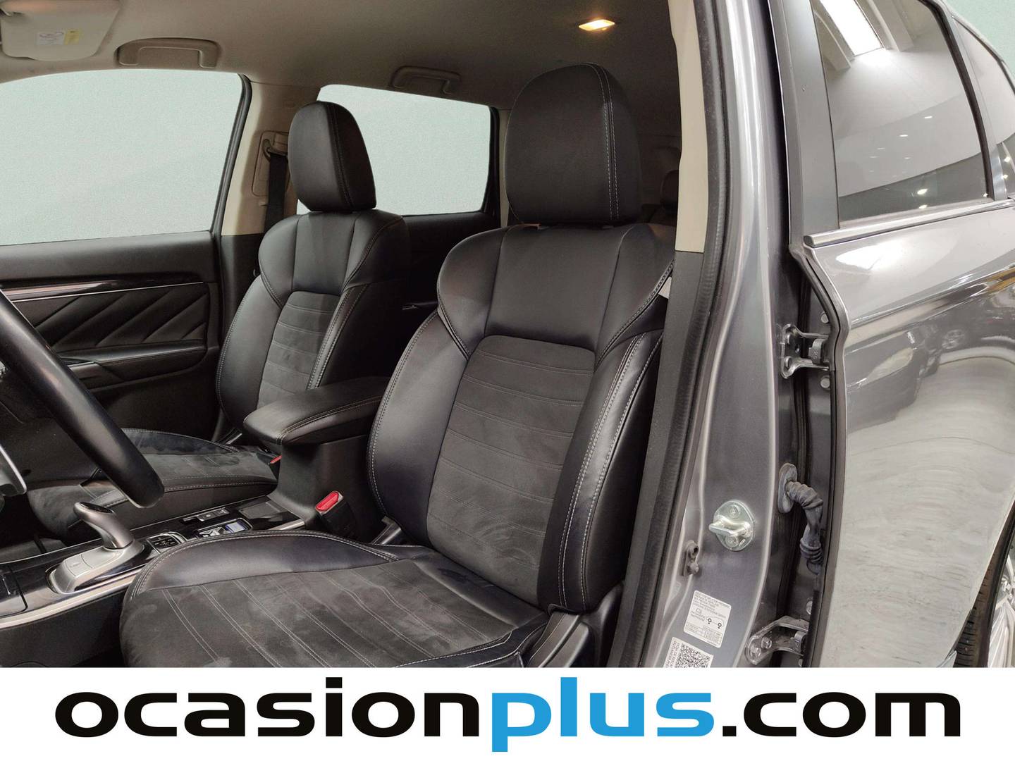 Foto asientos delanteros Mitsubishi Outlander Mitsubishi Outlander 2.4 PHEV Motion 4WD Auto (224 CV)