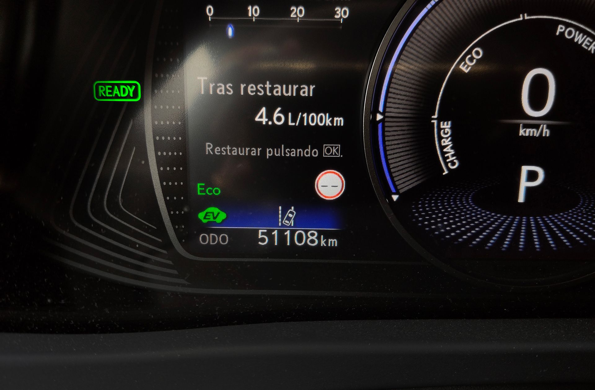 Lexus UX 250h Premium - foto 11
