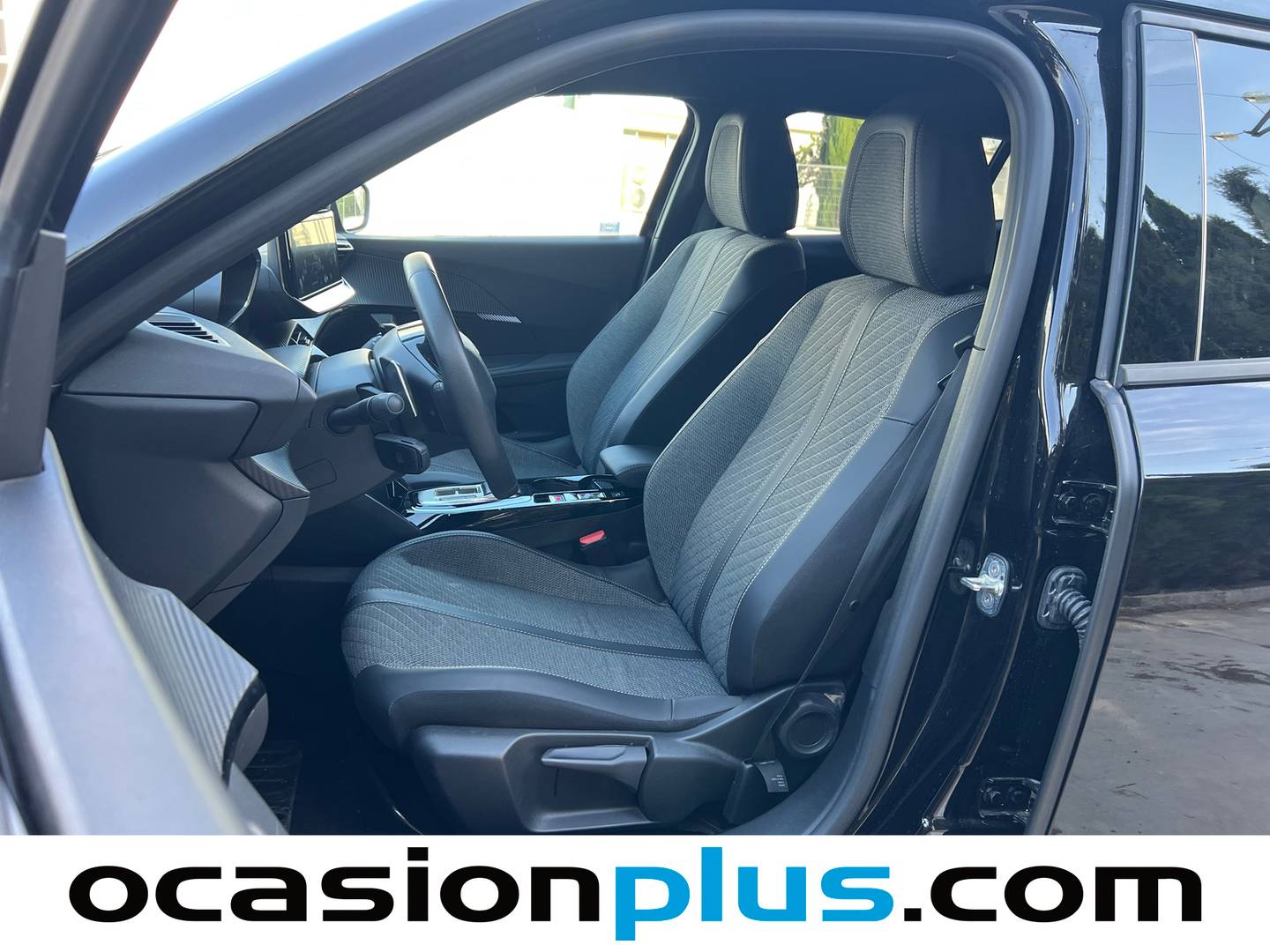 Foto Peugeot 2008 Peugeot 2008 Allure Hybrid eDCS6 (136 CV)