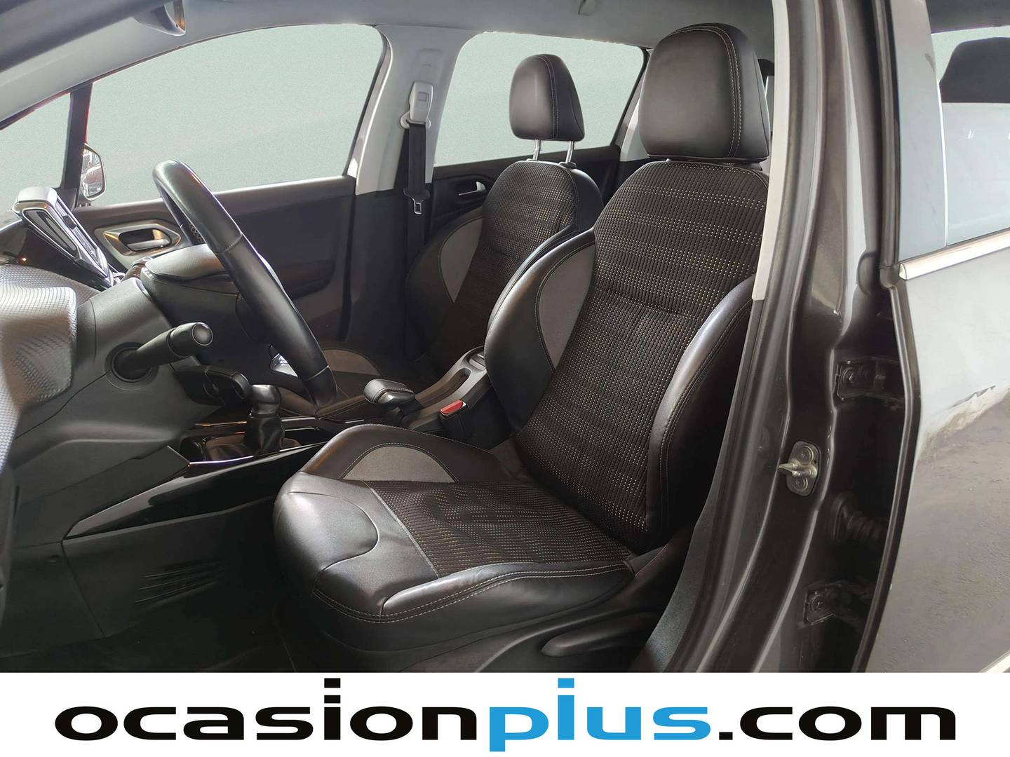 Foto asientos delanteros Peugeot 2008 Peugeot 2008 BlueHDi 100 Allure (100 CV)
