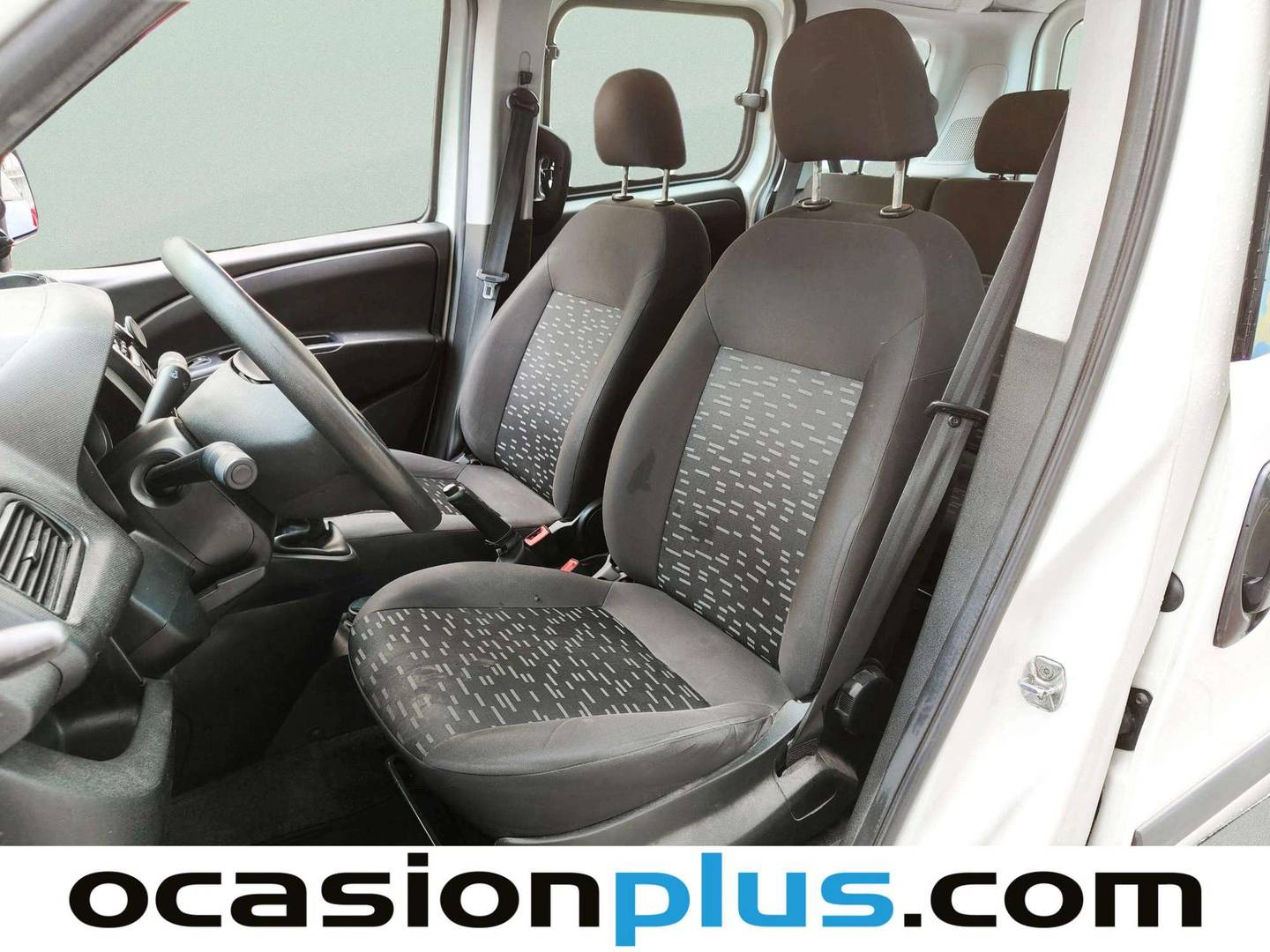 Foto asientos delanteros Opel Combo Opel Combo Tour 1.3 CDTI Expression L1H1 (90 CV)