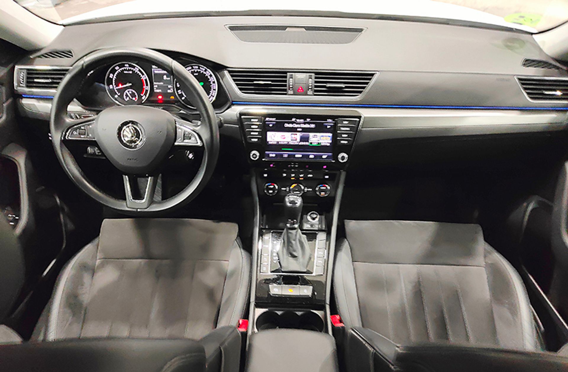 Škoda Superb 1.4 TSI Style DSG - foto 6