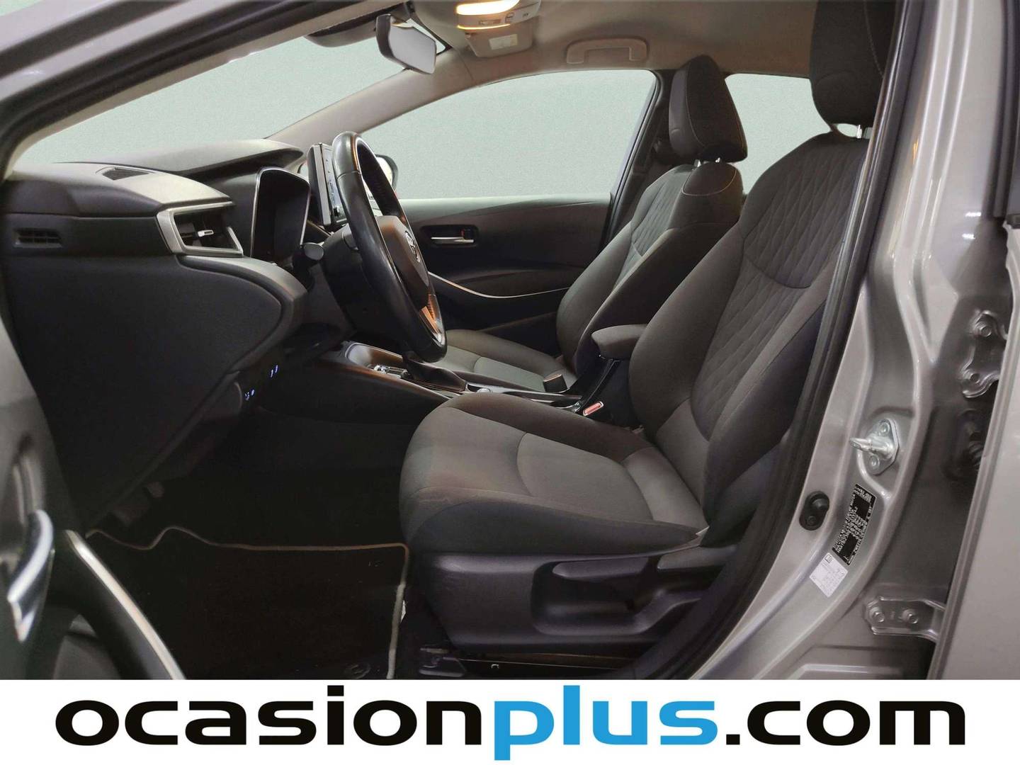 Foto asientos delanteros Toyota Corolla Toyota Corolla 1.8 125 Híbrido Active Tech E-CVT Sedán (122 CV)