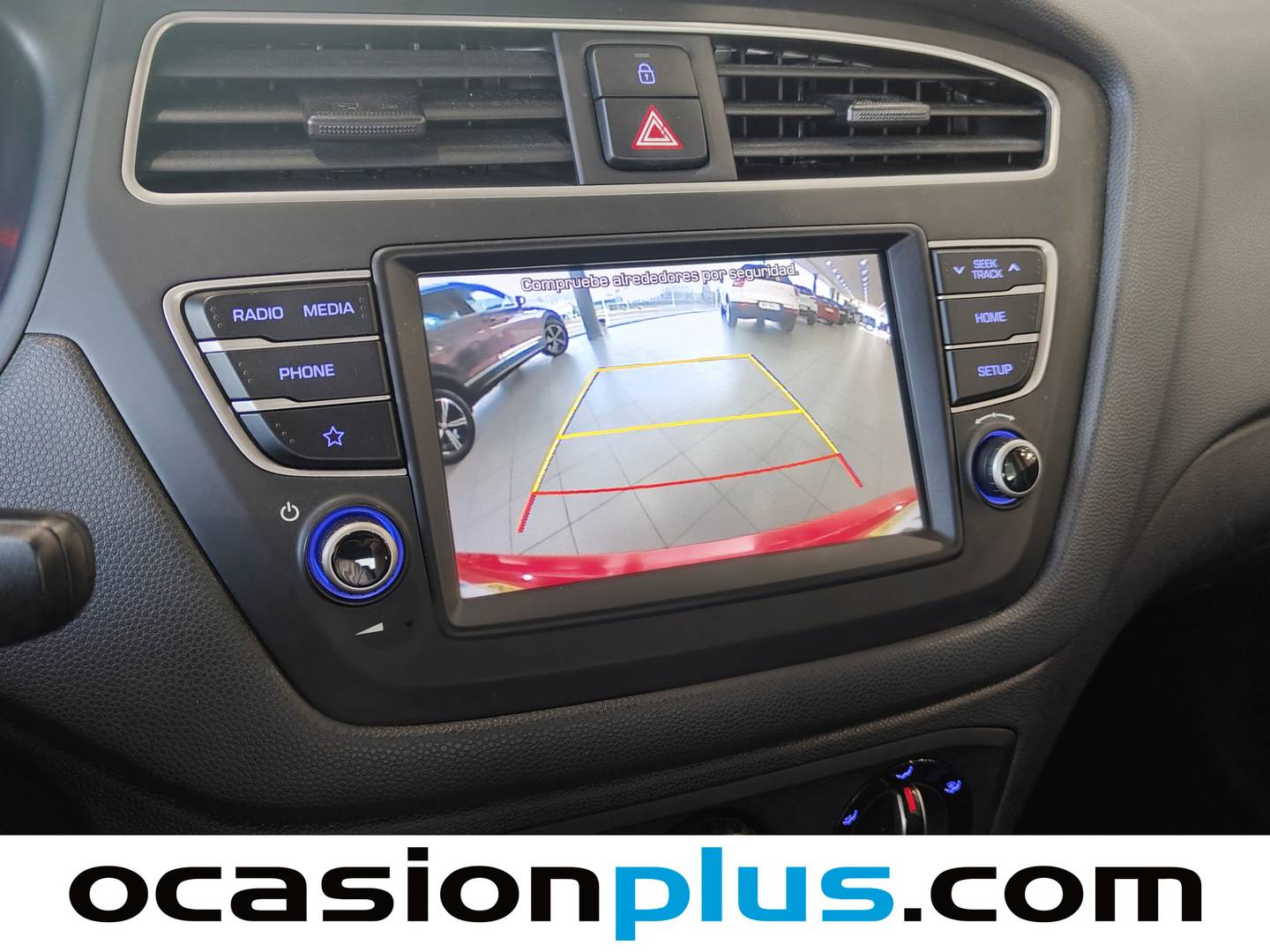 Equipamiento del Hyundai i20 Hyundai i20 1.2 MPI Essence LE (75 CV)