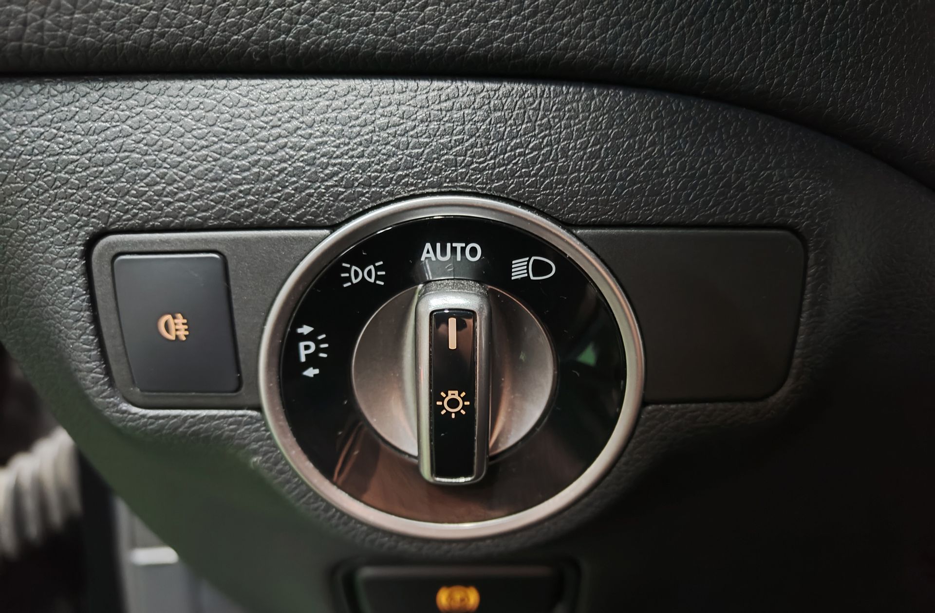 Mercedes-Benz GLA 220 d - foto 24
