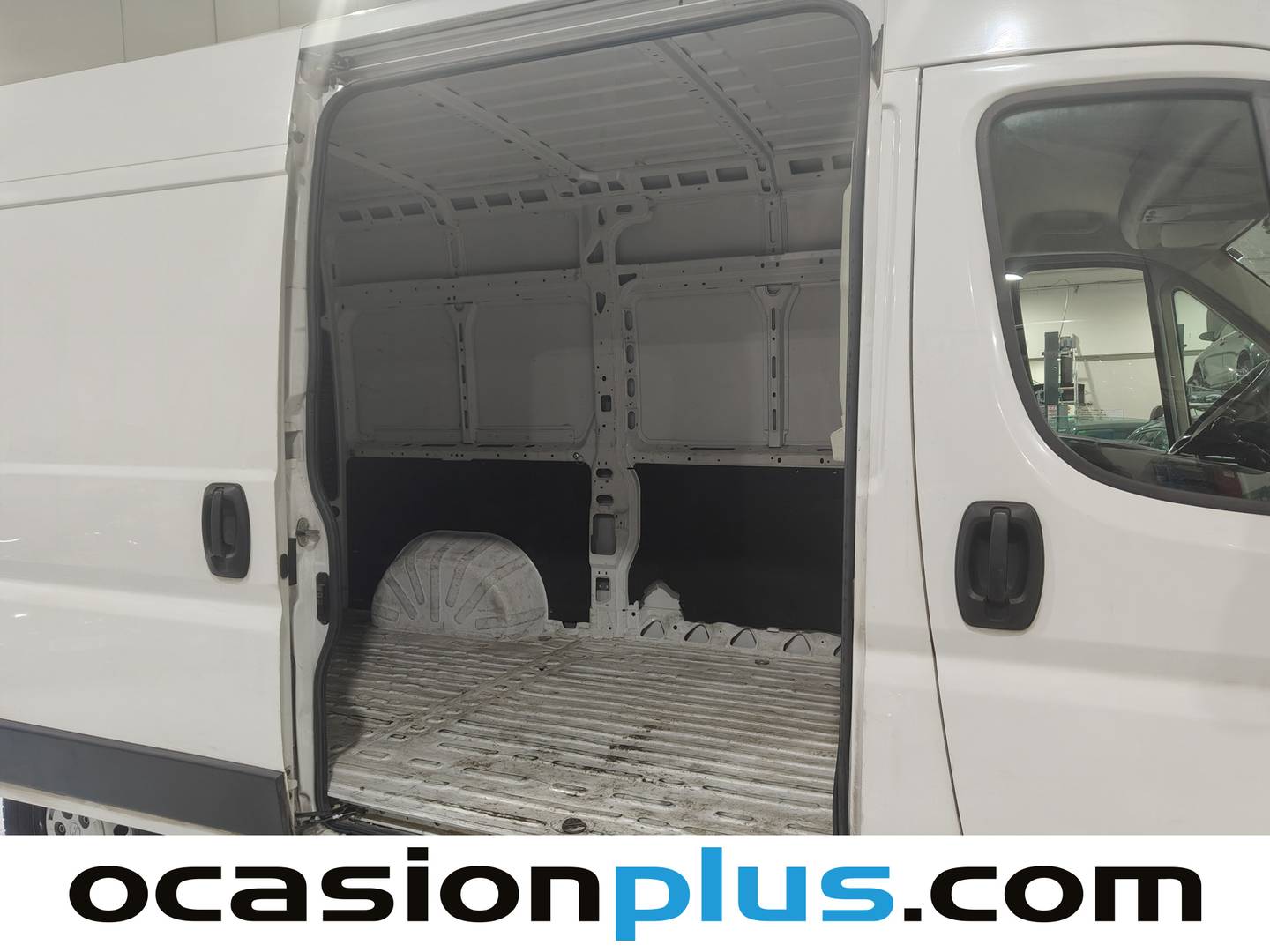 Foto asientos traseros Opel Movano Opel Movano Furgón BlueHDi 140 Edition L2H2 (140 CV) 3.500
