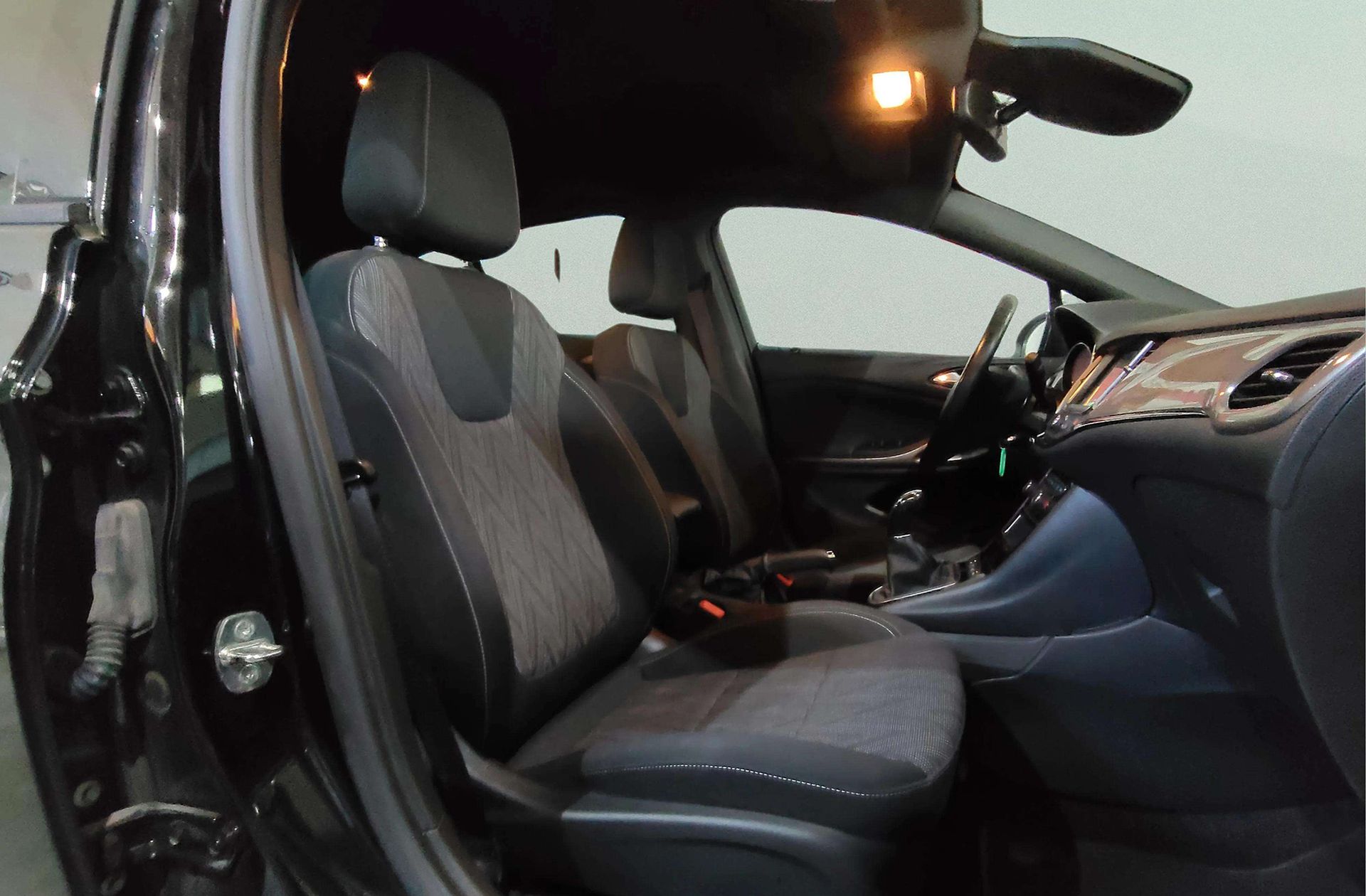 Opel Astra 1.2 Turbo SHL 2020 - foto 23