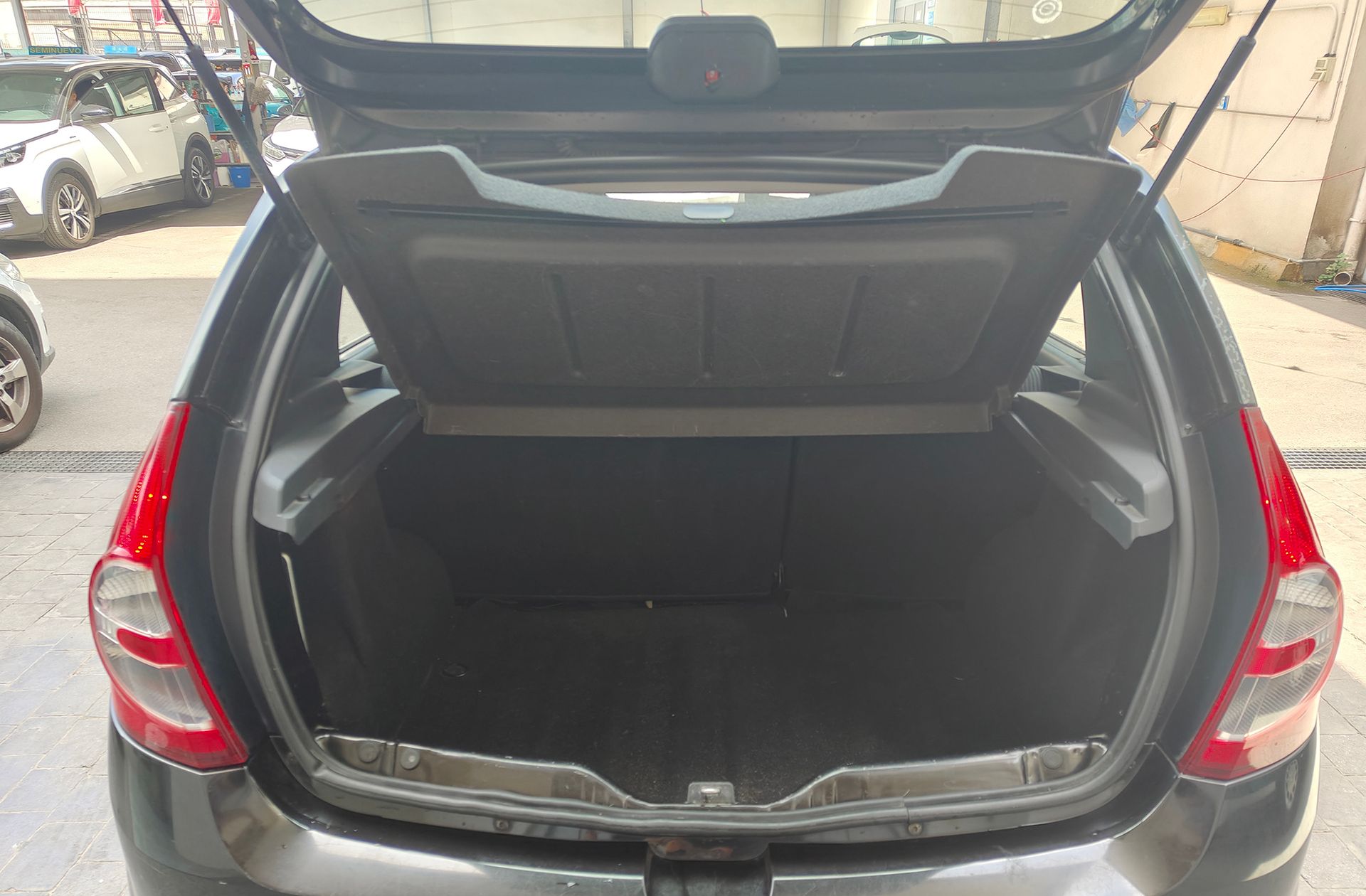 Dacia Sandero Laureate 1.2 - foto 12