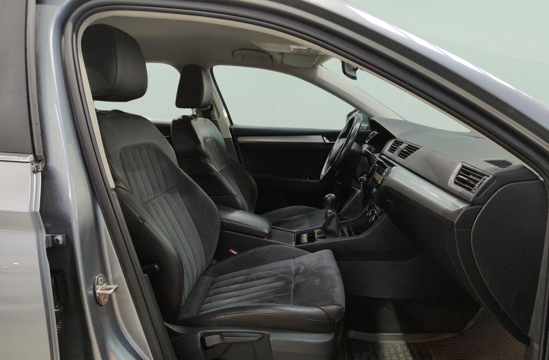 Škoda Superb 1.6 TDI CR Ambition - foto 17