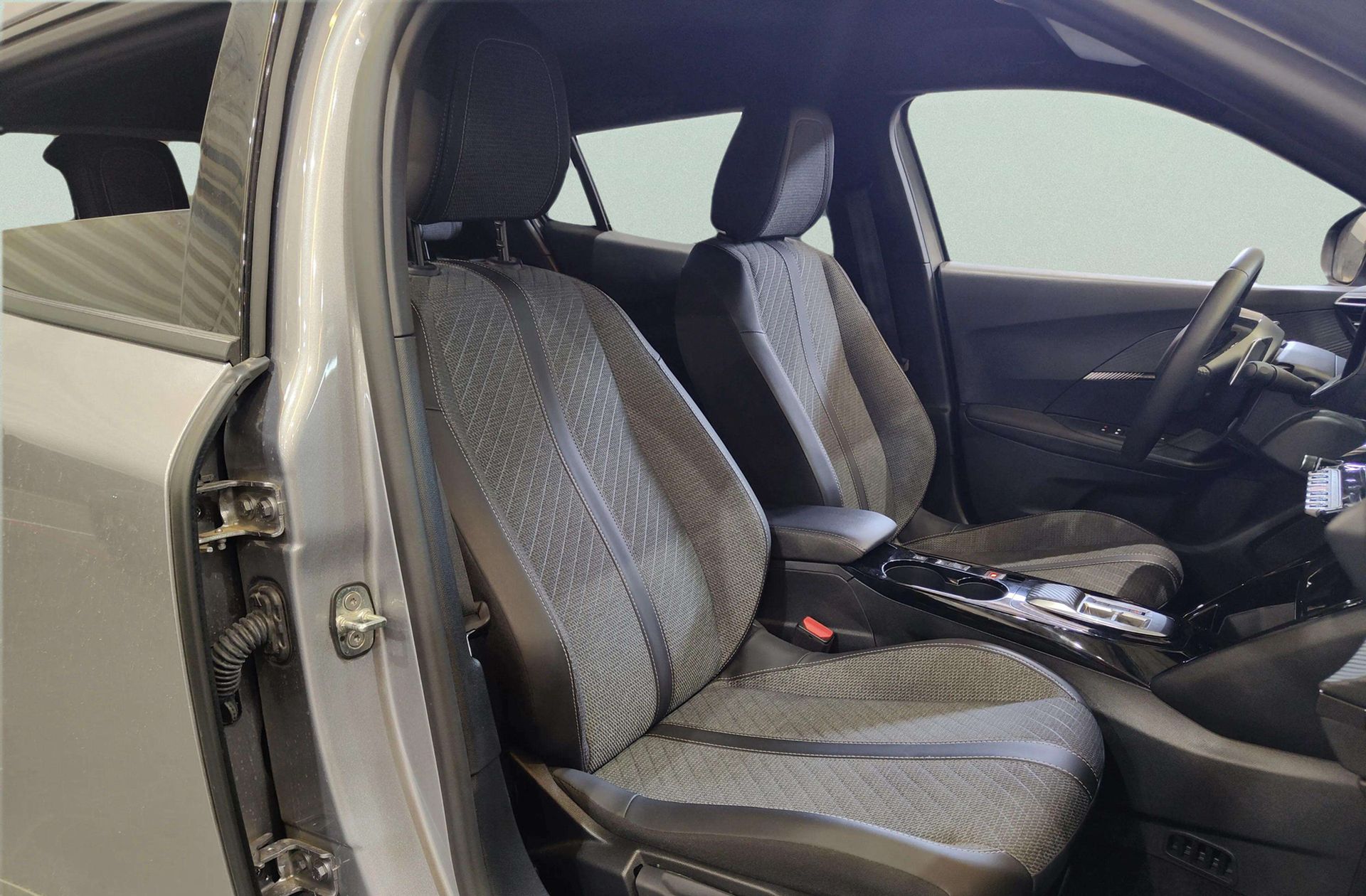 Peugeot 2008 Allure Hybrid eDCS6 - foto 19