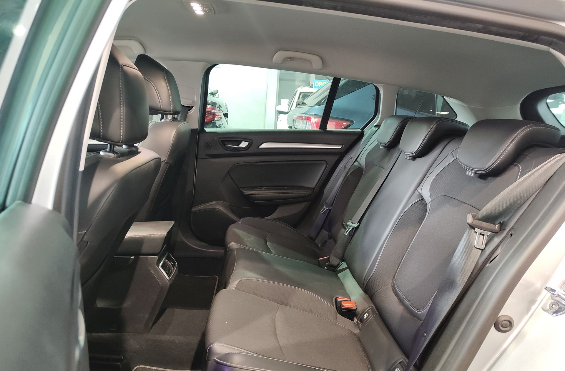 Renault Mégane Sport Tourer Zen E-Tech - foto 11
