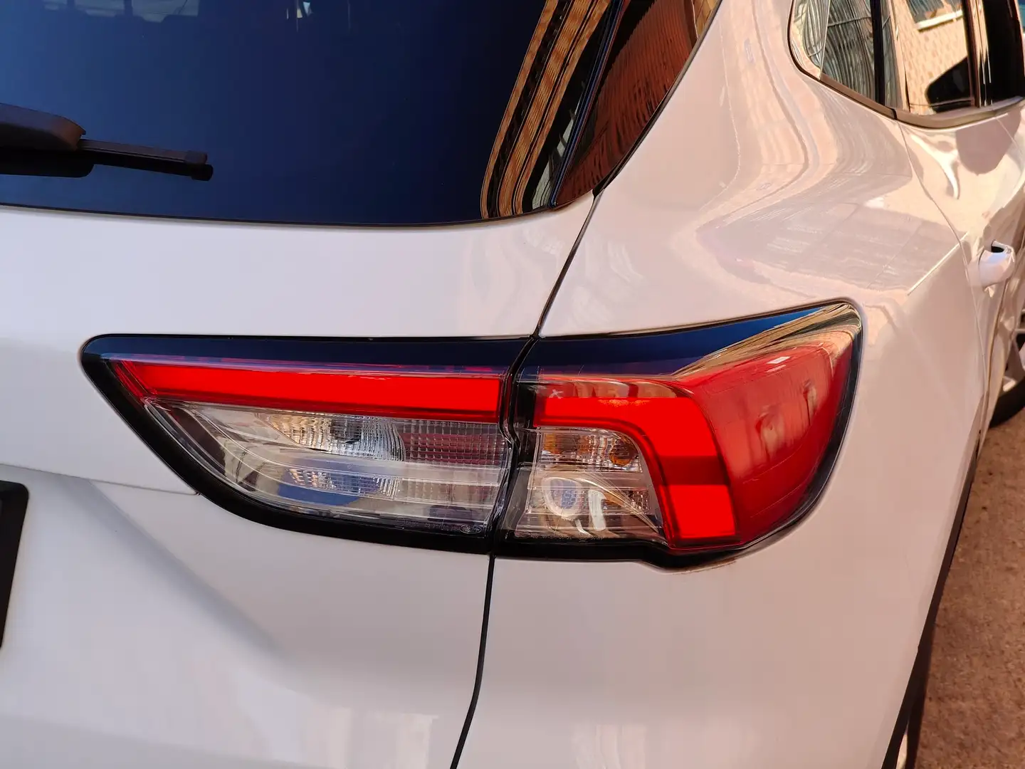 Foto Ford Kuga Ford Kuga 1.5 EcoBlue Titanium Auto (120 CV)