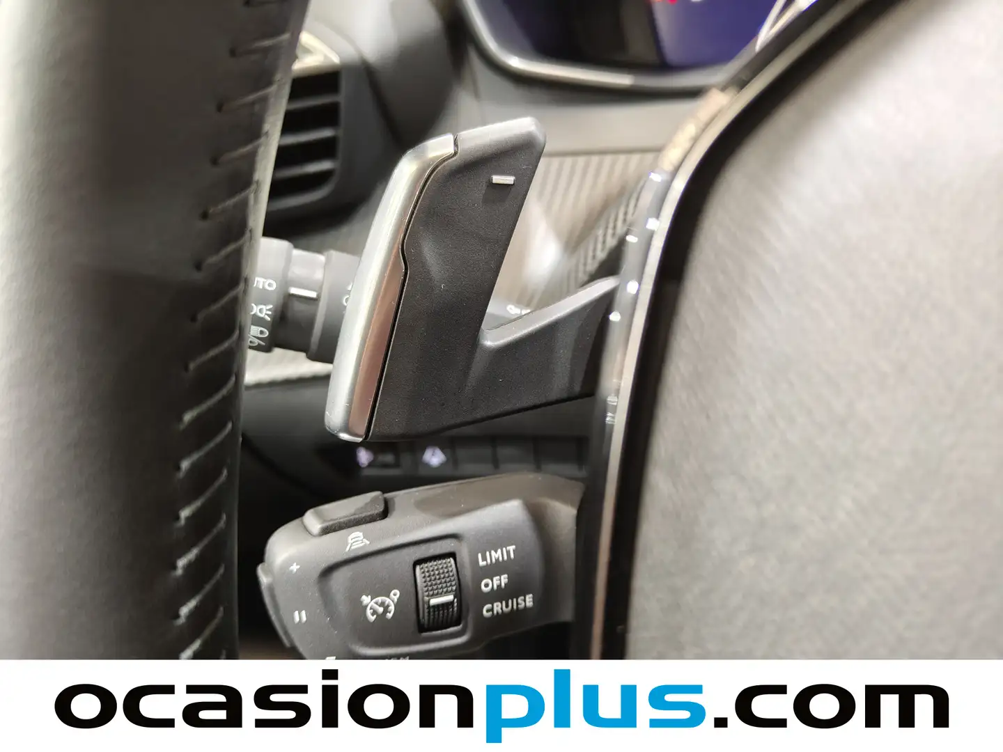 Foto Peugeot 2008 Peugeot 2008 Allure Hybrid eDCS6 (136 CV)